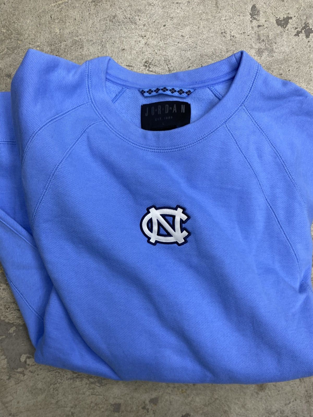 Jordan Brand Jordan UNC Crewneck Rare Size US L / EU 52-54 / 3 - 1 Thumbnail