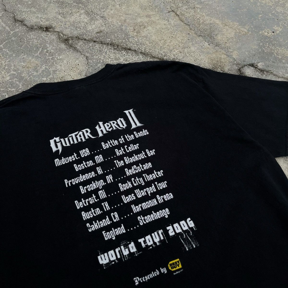 Vintage Vintage Y2K Guitar Hero 2 World Tour 2006 Nice Graphic Tee Size US XL / EU 56 / 4 - 4 Thumbnail