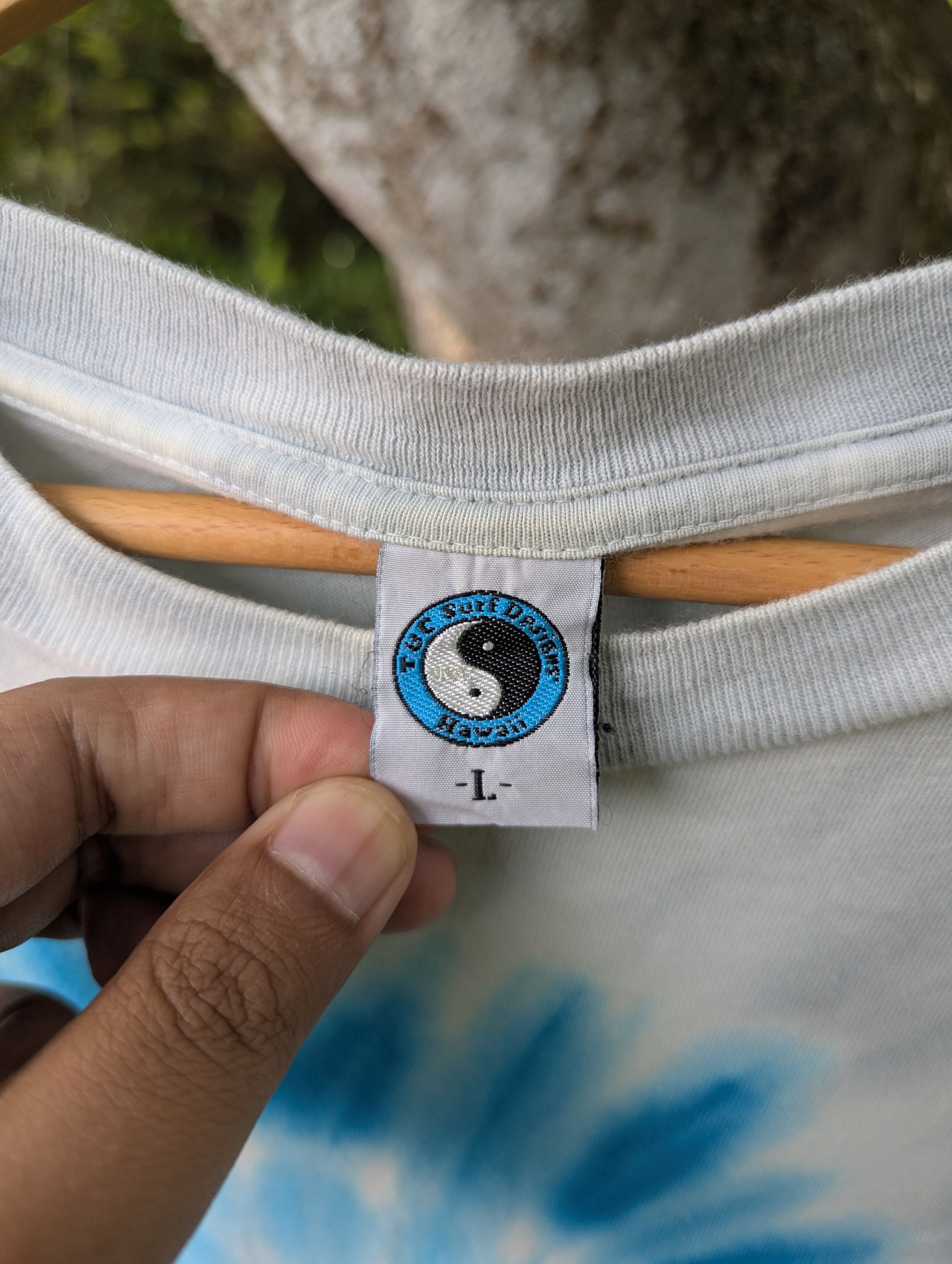 Vintage Town & Country Surf Design Hawaii Tie Dye Tshirt Size US L / EU 52-54 / 3 - 5 Thumbnail