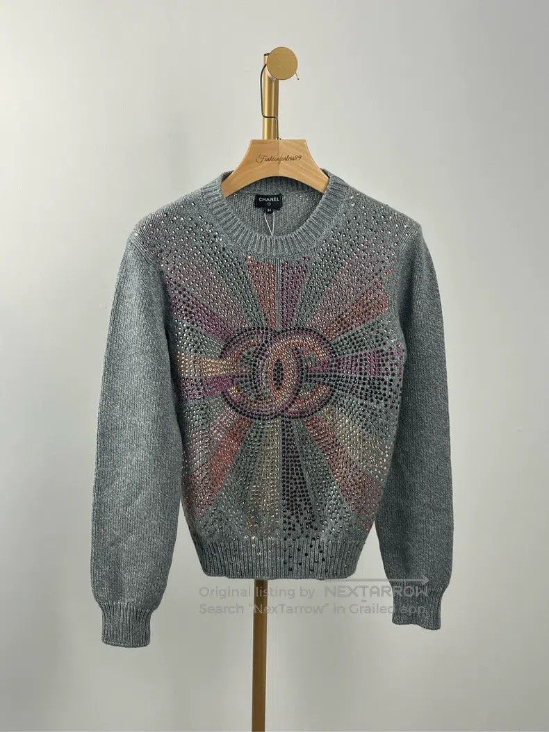 Chanel Chanel Gray rhinestone print logo long-sleeved sweater Size XXS / US 00 / IT 34 - 1 Thumbnail