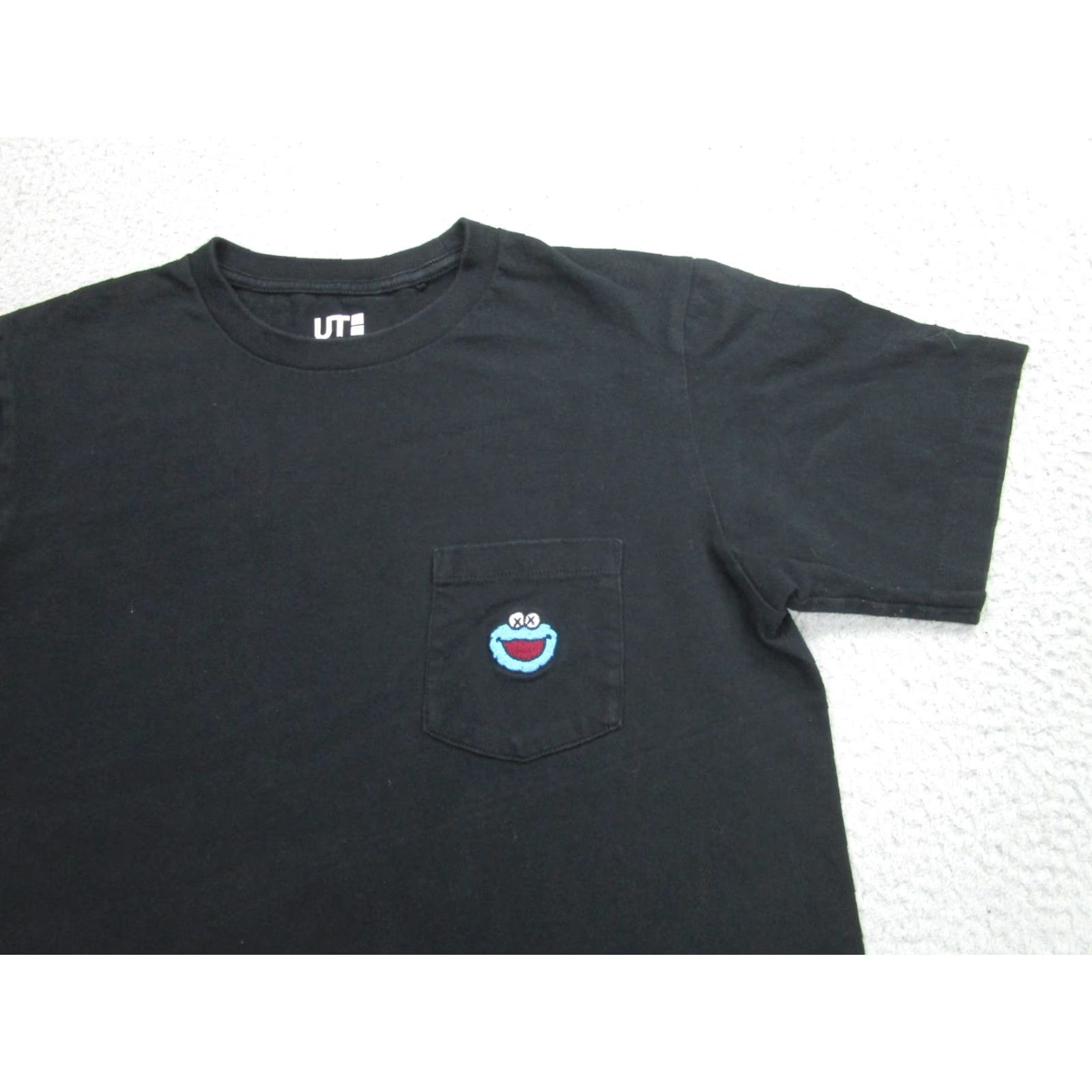 Uniqlo KAWS Uniqlo Sesame Street Black Pocket Tee Mens Small Cookie Monster Embroidered T-Shirt Size US S / EU 44-46 / 1 - 2 Thumbnail