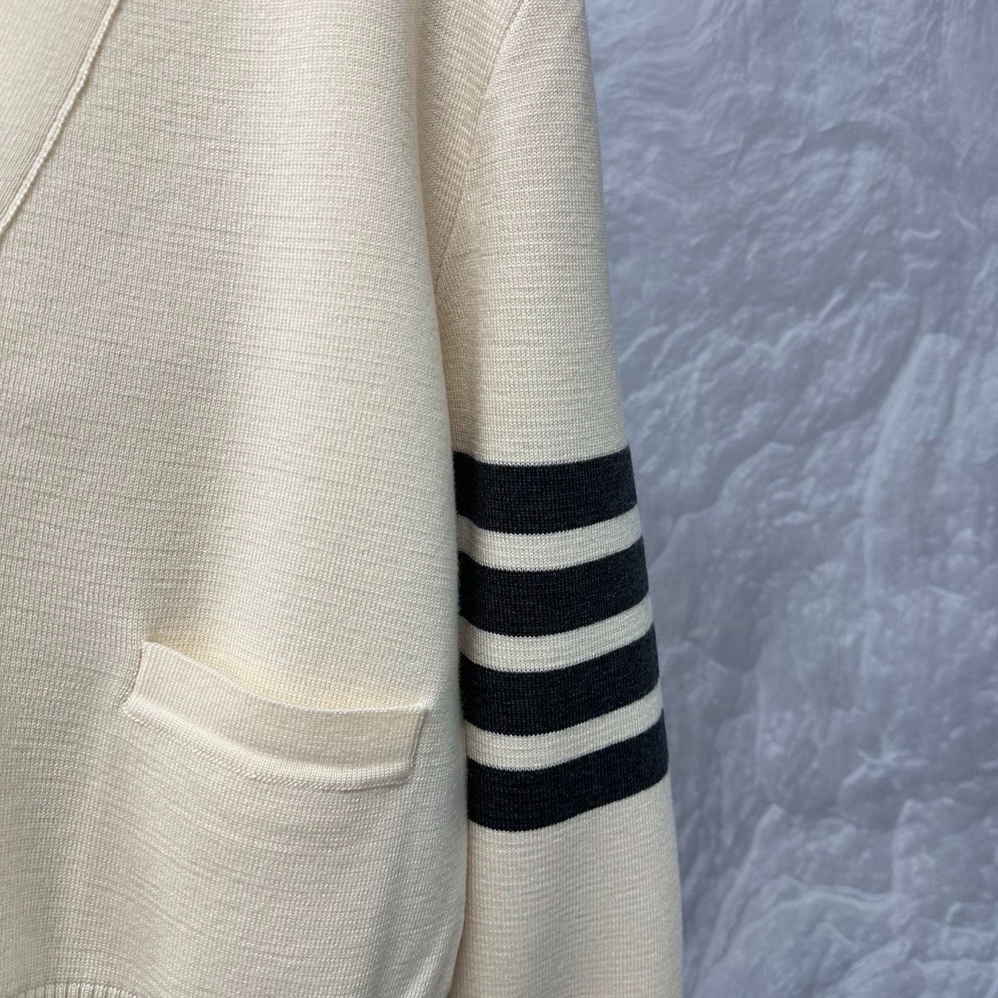 Thom Browne Thom Browne Striped V-Neck Wool Cardigan Size US XXS / EU 40 - 3 Thumbnail