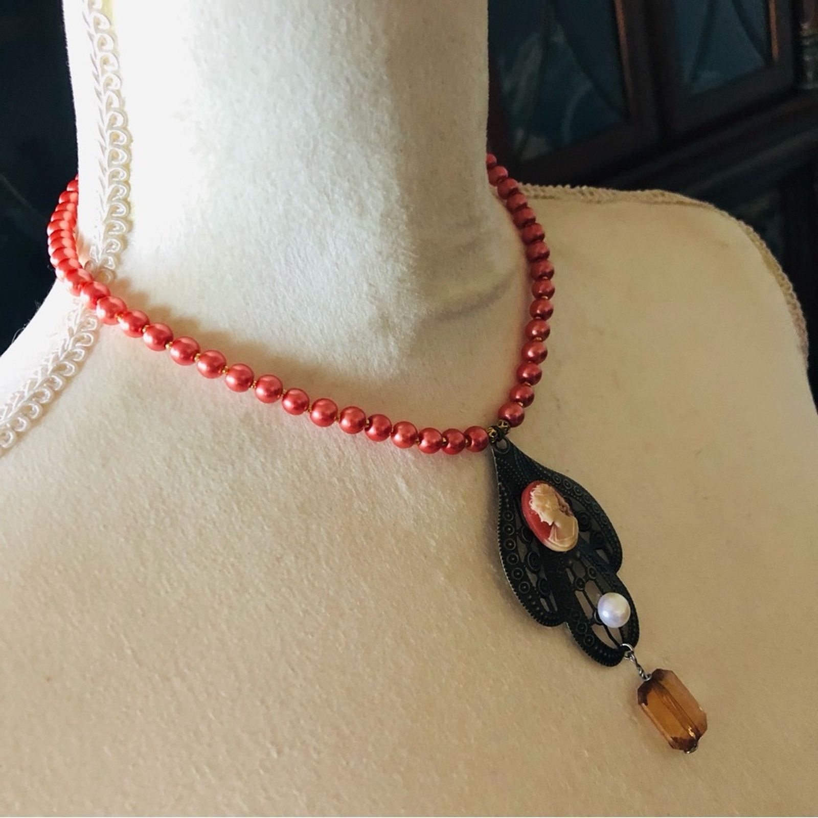 Handmade Handcrafted repurpose elegant lady cameo Pearl necklace Size ONE SIZE - 3 Thumbnail