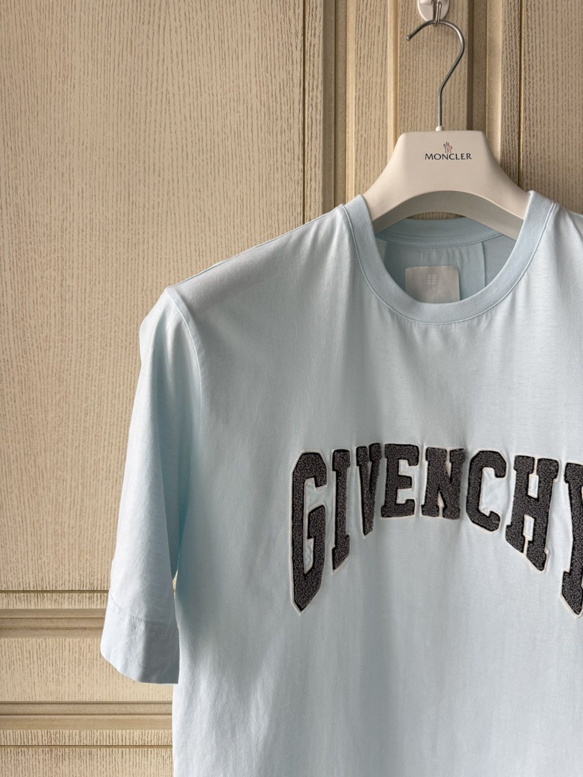 Givenchy Givenchy big logo luxury fresh collection tee shortsleeve Size US XXL / EU 58 / 5 - 2 Thumbnail