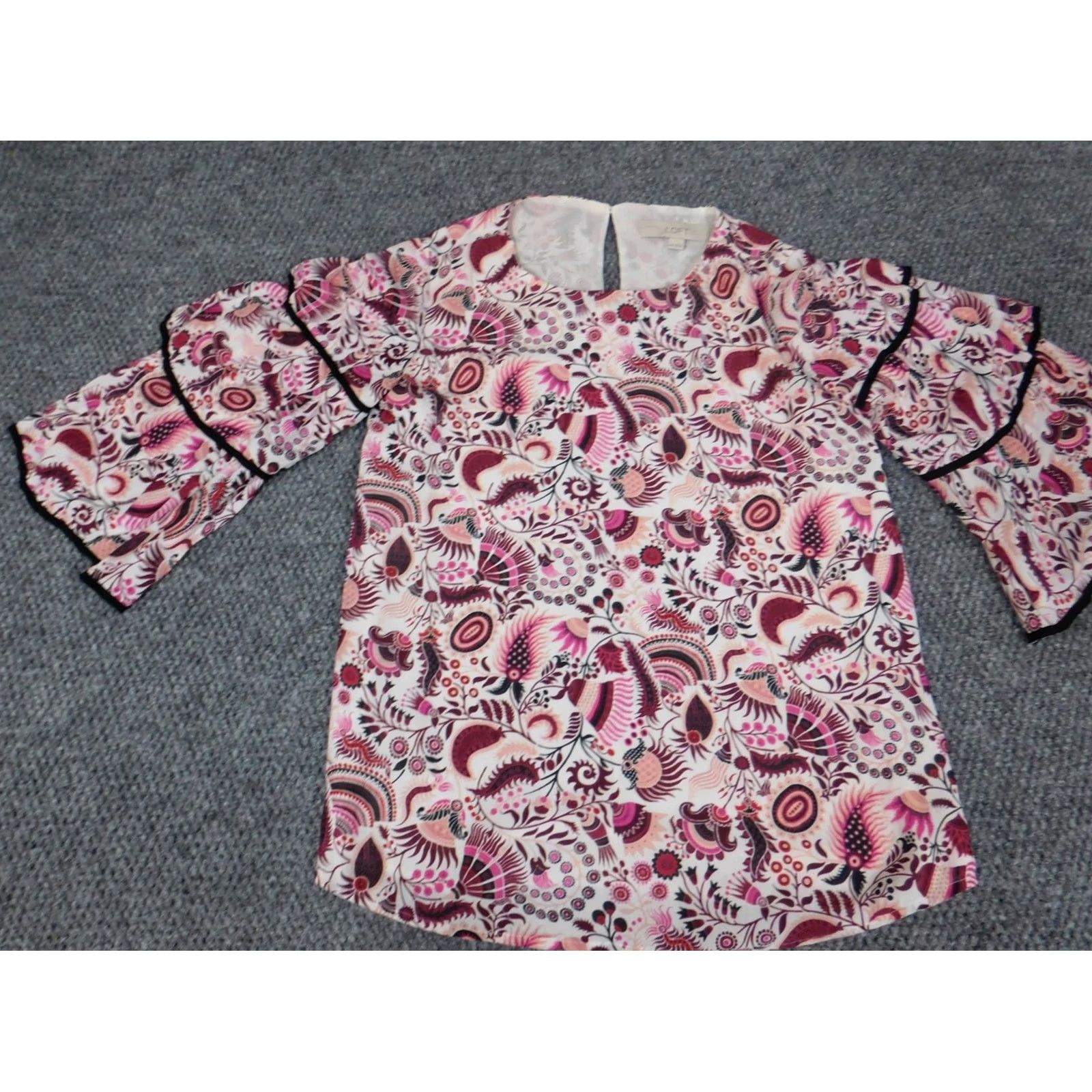 Ann Taylor Loft Ann Taylor Loft Blouse Women's 2XS Red Floral Bell Sleeve Crew Neck Pullover Size XXS / US 00 / IT 34 - 3 Thumbnail
