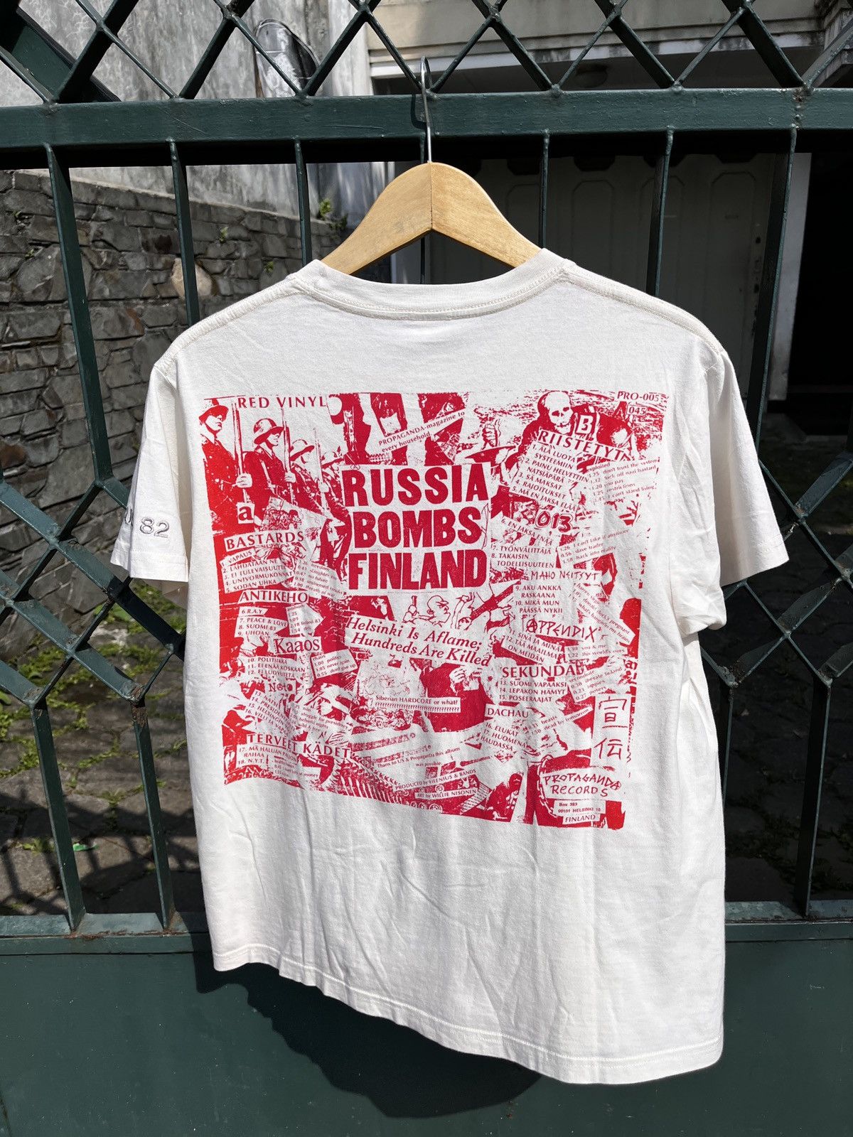 Band Tees Propaganda Records - Russia Bombs Finland (Band Compilation) Size US M / EU 48-50 / 2 - 2 Thumbnail