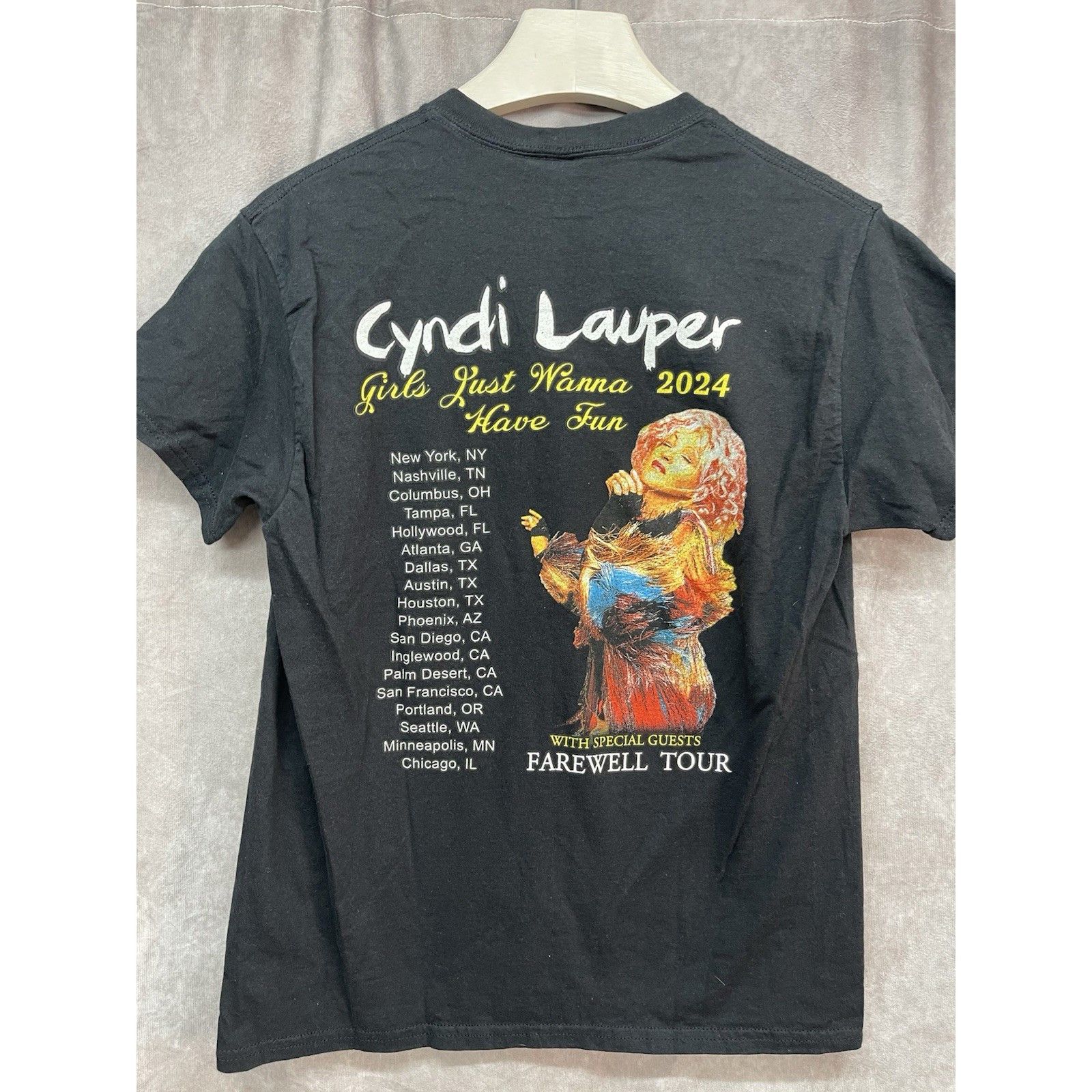 Gildan Cyndi Lauper Farewell Tour 2024 Concert T-Shirt Medium Vinta Size US M / EU 48-50 / 2 - 8 Thumbnail