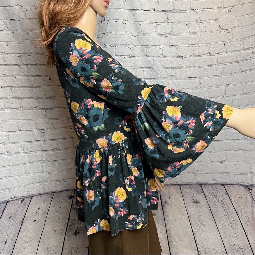 Nicole Miller Artelier Nicole Miller Vintage Floral Bell Sleeve Top Size Size M / US 6-8 / IT 42-44 - 4 Thumbnail