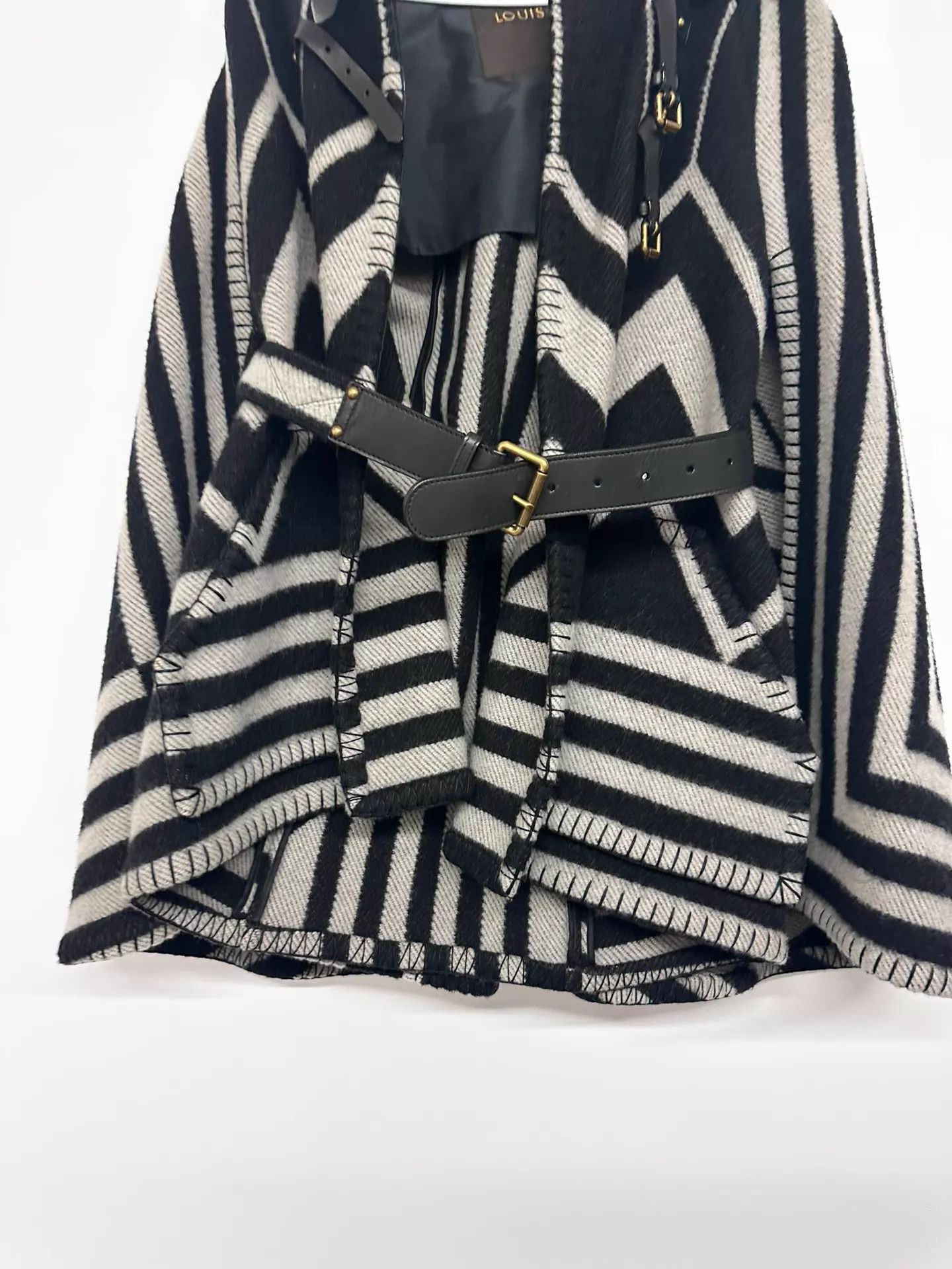 Louis Vuitton Louis Vuitton Cape Coat 36 78cm Size XS / US 0-2 / IT 36-38 - 7 Thumbnail