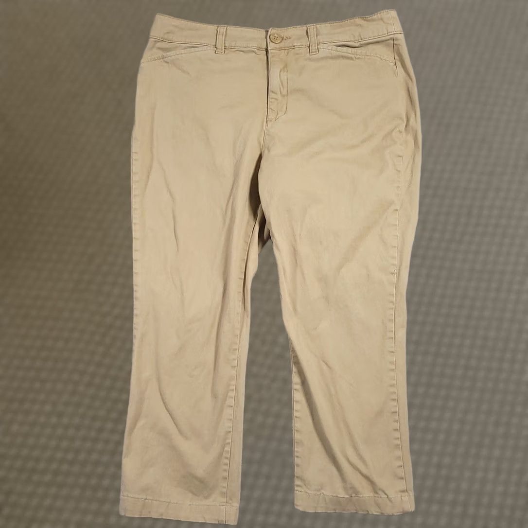 Vintage VINTAGE St. John's Bay Capri Pants Women's 12 Khaki Beige Straight Leg Stretch Size 34" / US 12 / IT 48 - 1 Thumbnail