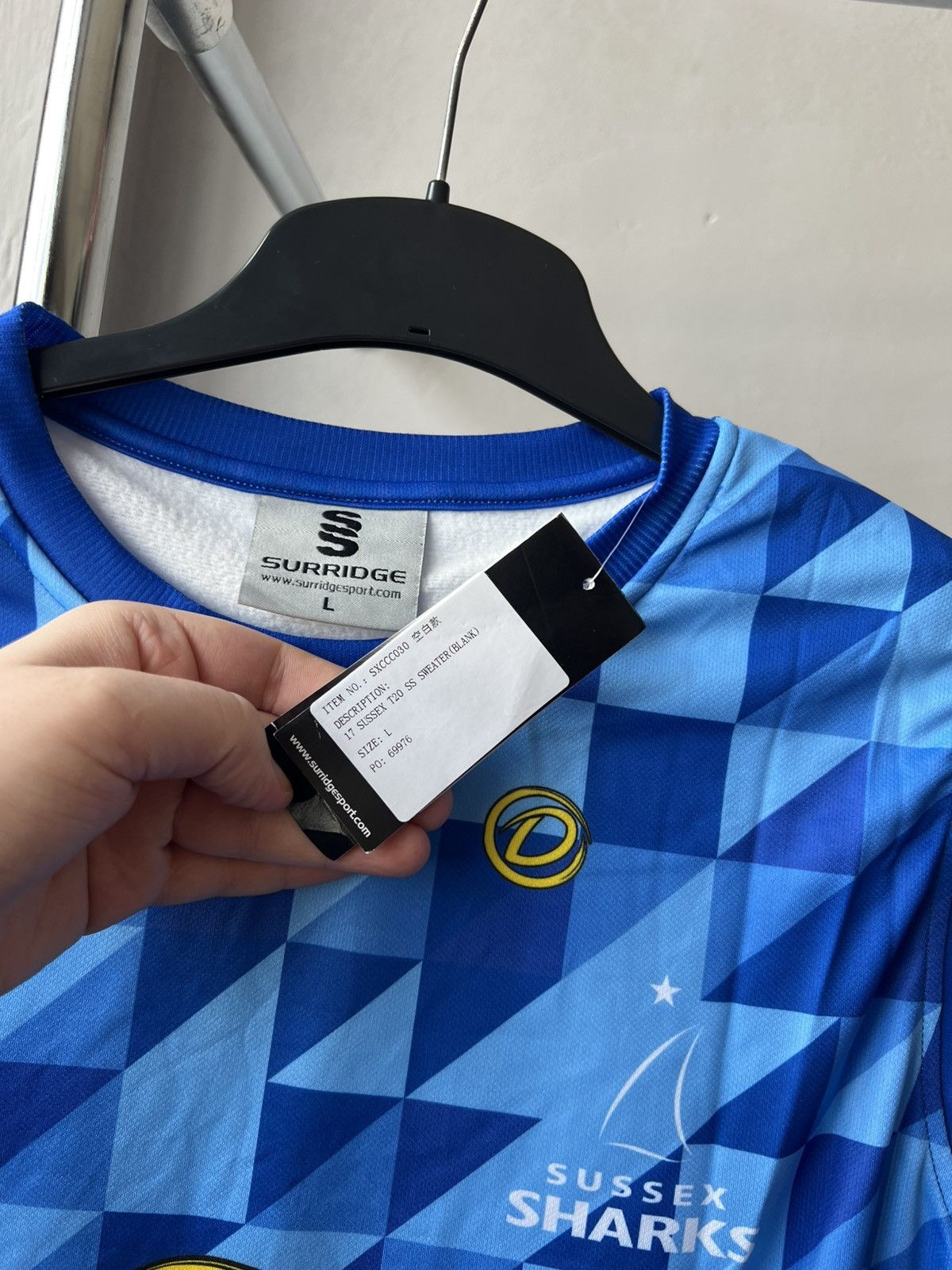 Other NWT 2022/23 SUSSEX SHARKS CRICKET DESEGN JERSEY WEST SIZE L Size US L / EU 52-54 / 3 - 10 Thumbnail