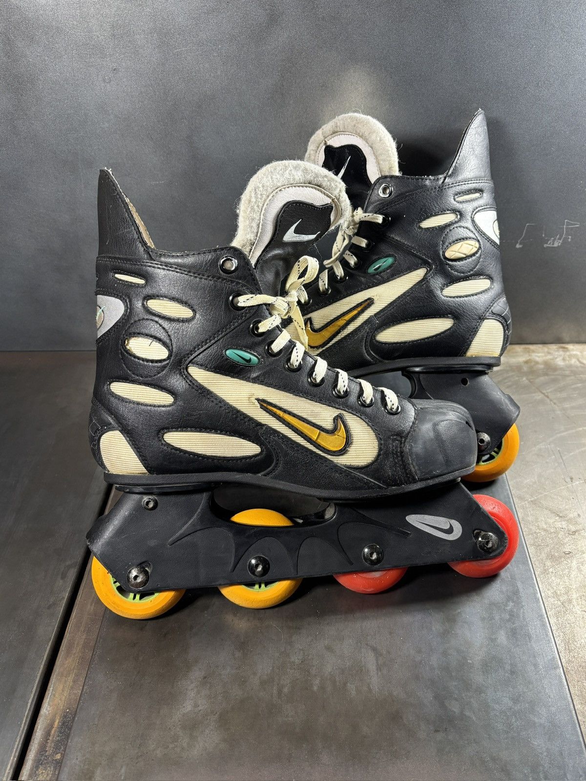 Nike 1990s Nike Zoom Air Agitate Vintage Rollerblade InLine Skate Size US 7 / EU 40 - 1 Thumbnail