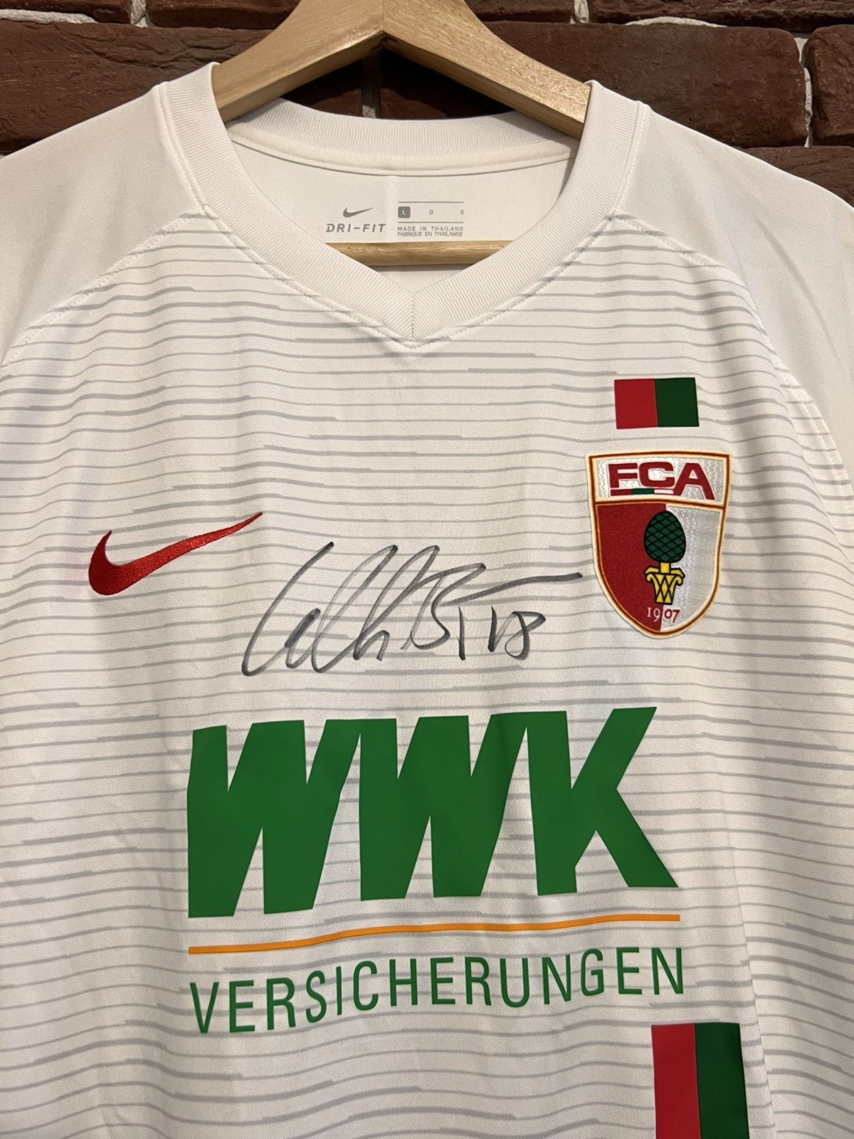 Nike Rare Nike Fc Augsburg Germany Bundesleageue Football Jersey Size US L / EU 52-54 / 3 - 3 Thumbnail