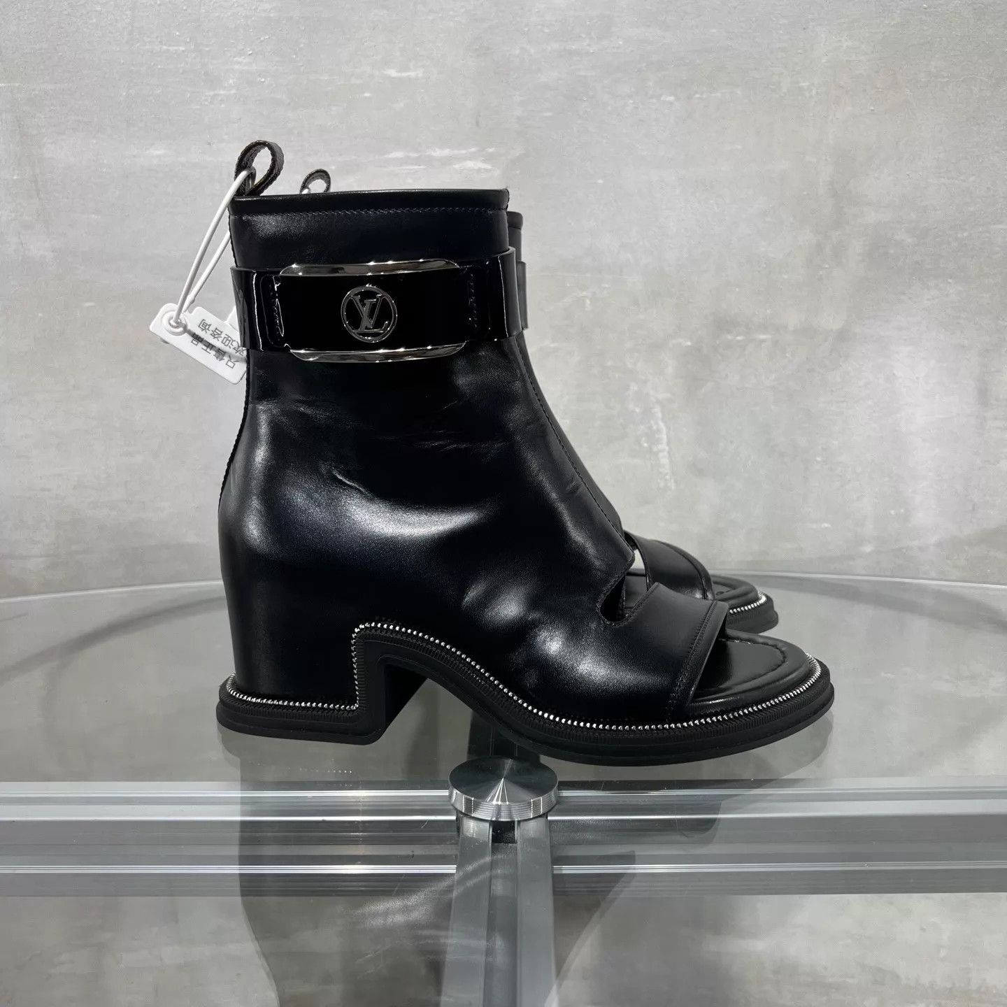 Louis Vuitton Louis Vuitton Moonlight Black Short Boots UK2 Size US 4.5 / IT 34.5 - 4 Thumbnail