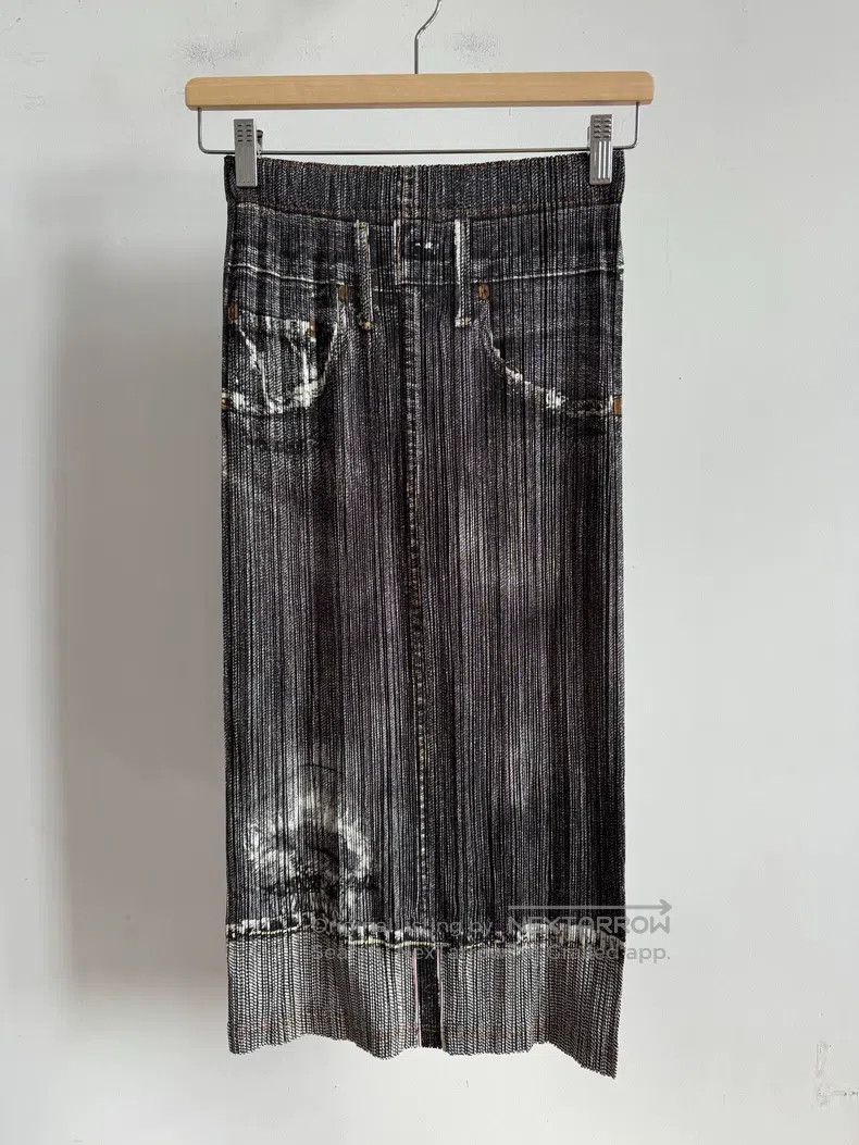 Issey Miyake Issey Miyake Black Midi Skirt Size 25" / US 0 / IT 36 - 1 Thumbnail