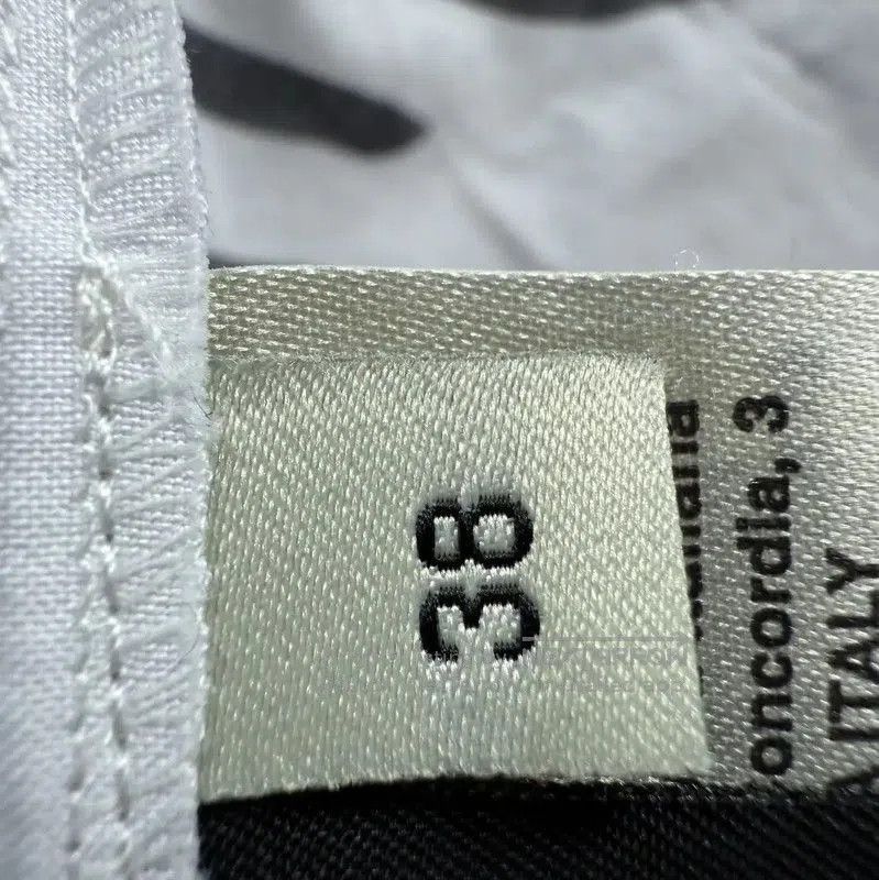 Fendi Fendi White Cotton Shirt with Artistic Design . Size XXS / US 00 / IT 34 - 4 Thumbnail