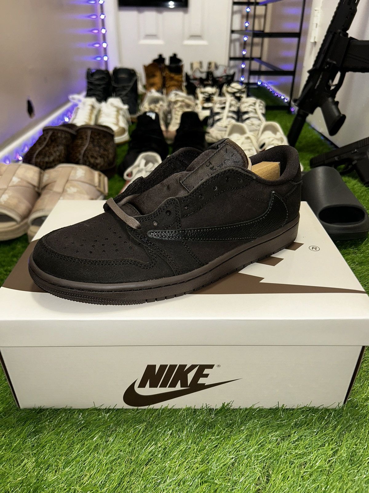 Nike × Travis Scott Travis Scott Velvet Brown AJ1 Low Size US 8 / EU 41 - 1 Thumbnail