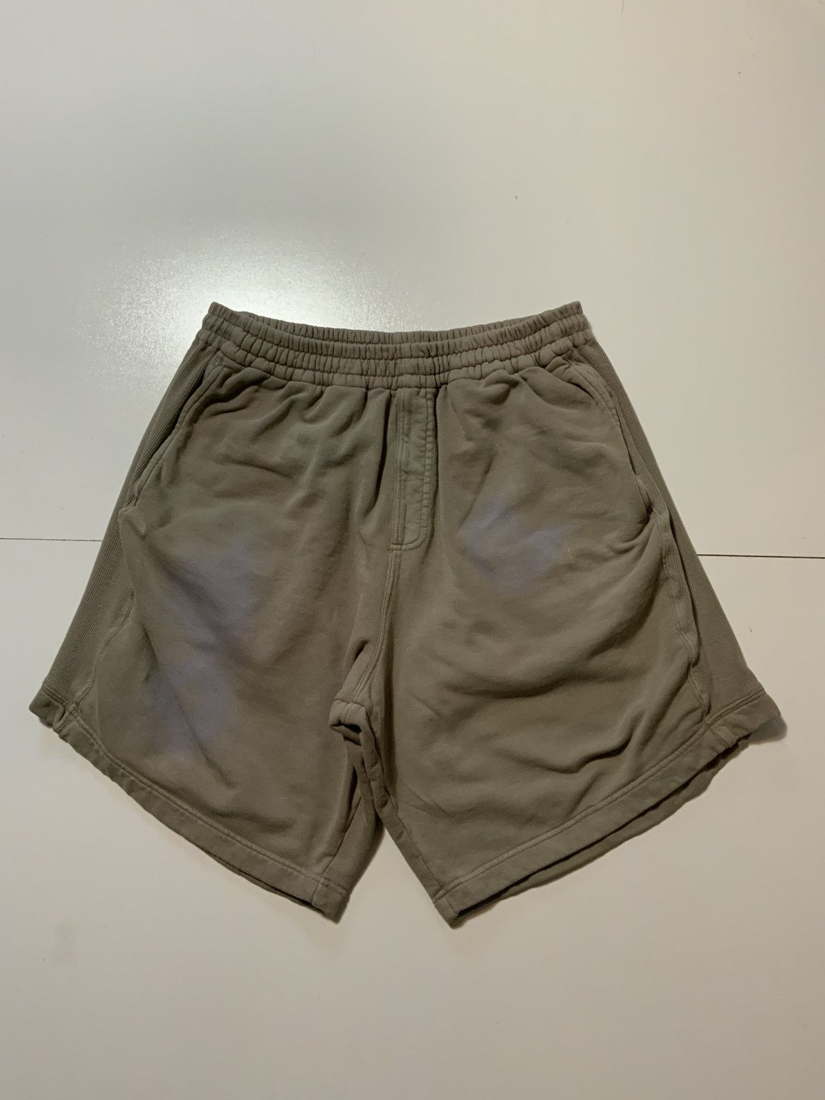 Bassike Bassike Reverse Weave Terry Fleece 10” Inseam Sweat Shorts Size US 34 / EU 50 - 1 Thumbnail