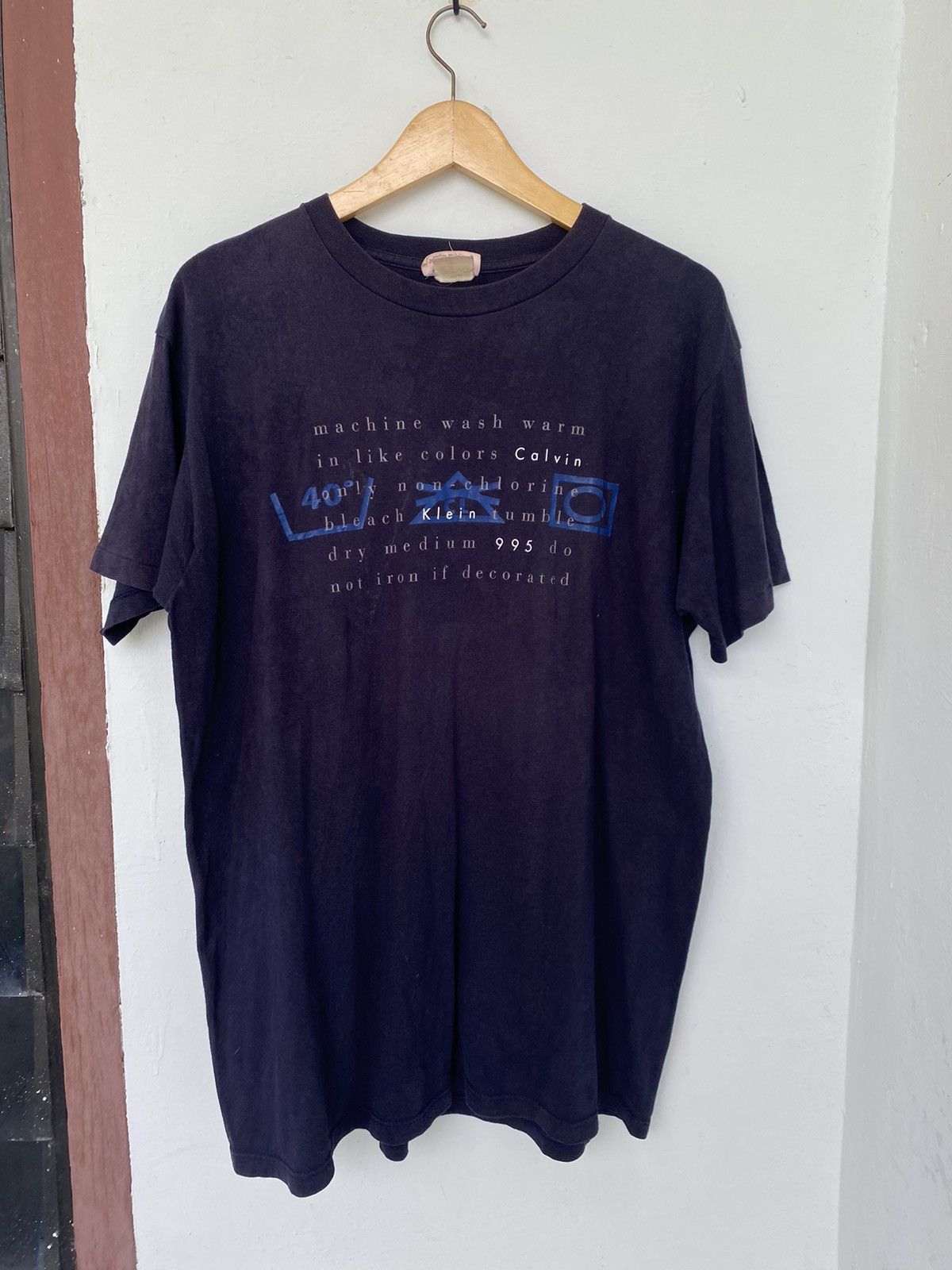 Calvin Klein × Vintage Vintage Rare 90s Calvin Klein Machine Wash Warm Tee Size US L / EU 52-54 / 3 - 1 Thumbnail