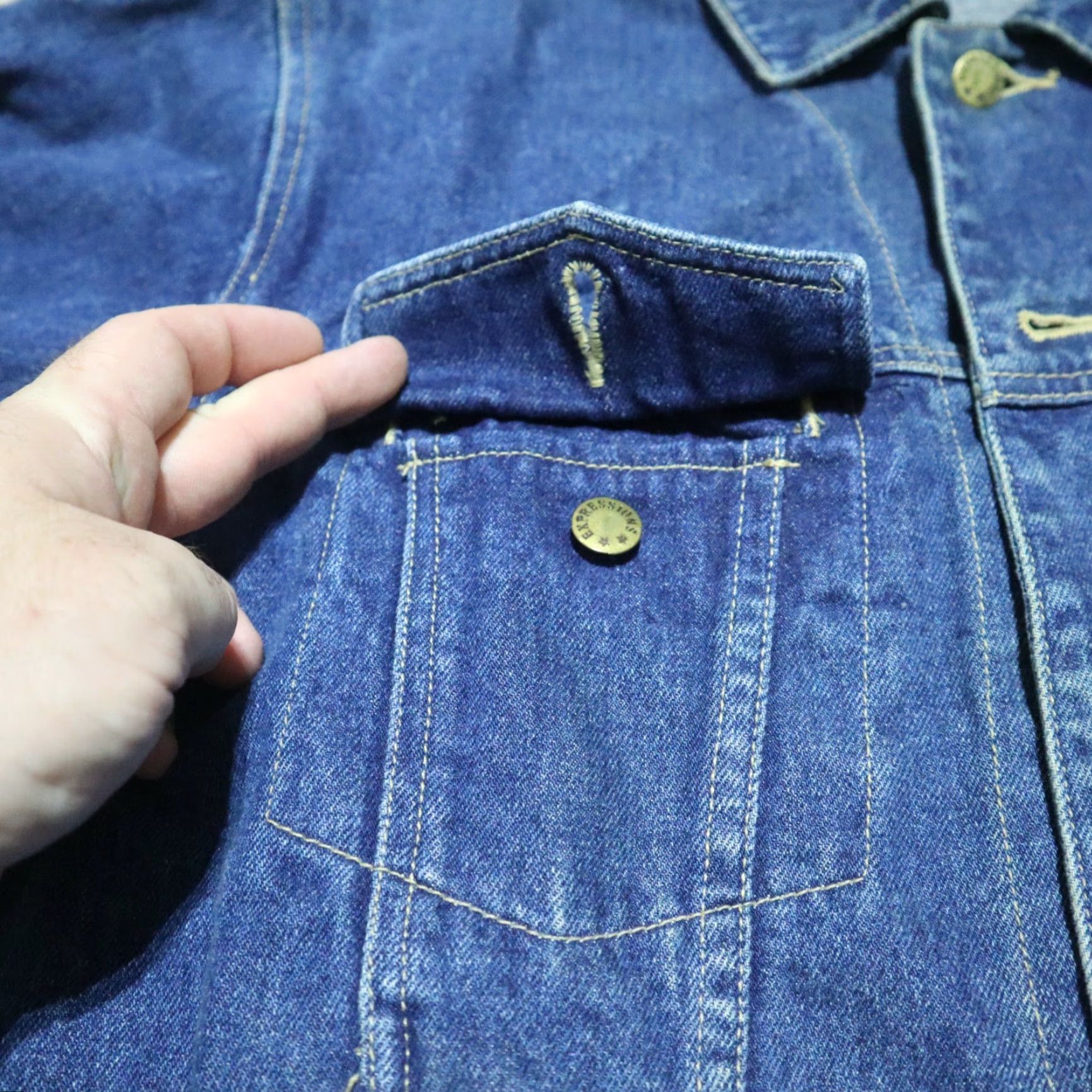 Vintage Expressions Denim Jacket Blue Jean Button Down Two Breast Pockets Leather Collar & Accents Mens Size M Vintage Classic Jean Jacket Size US 31 - 3 Thumbnail