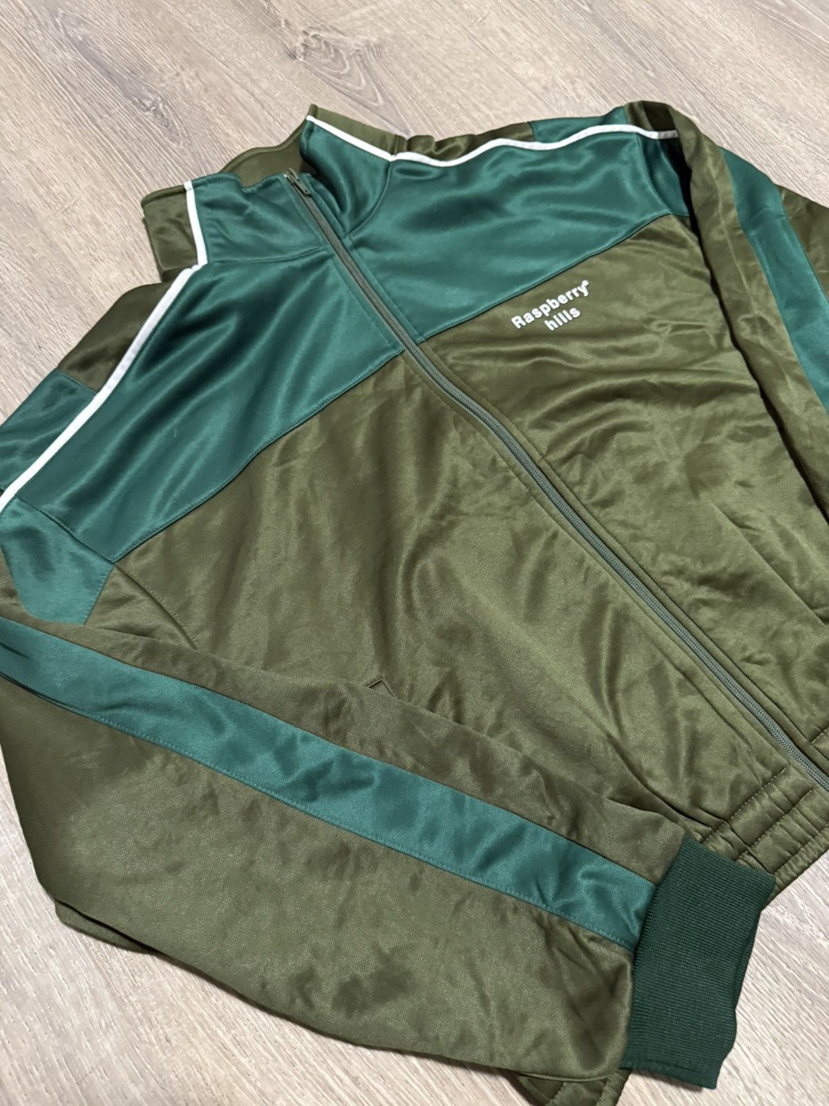 The GV Gallery GV Gallery Green Diggy Simmons Track Jacket Raspberry Size S Size US S / EU 44-46 / 1 - 9 Thumbnail