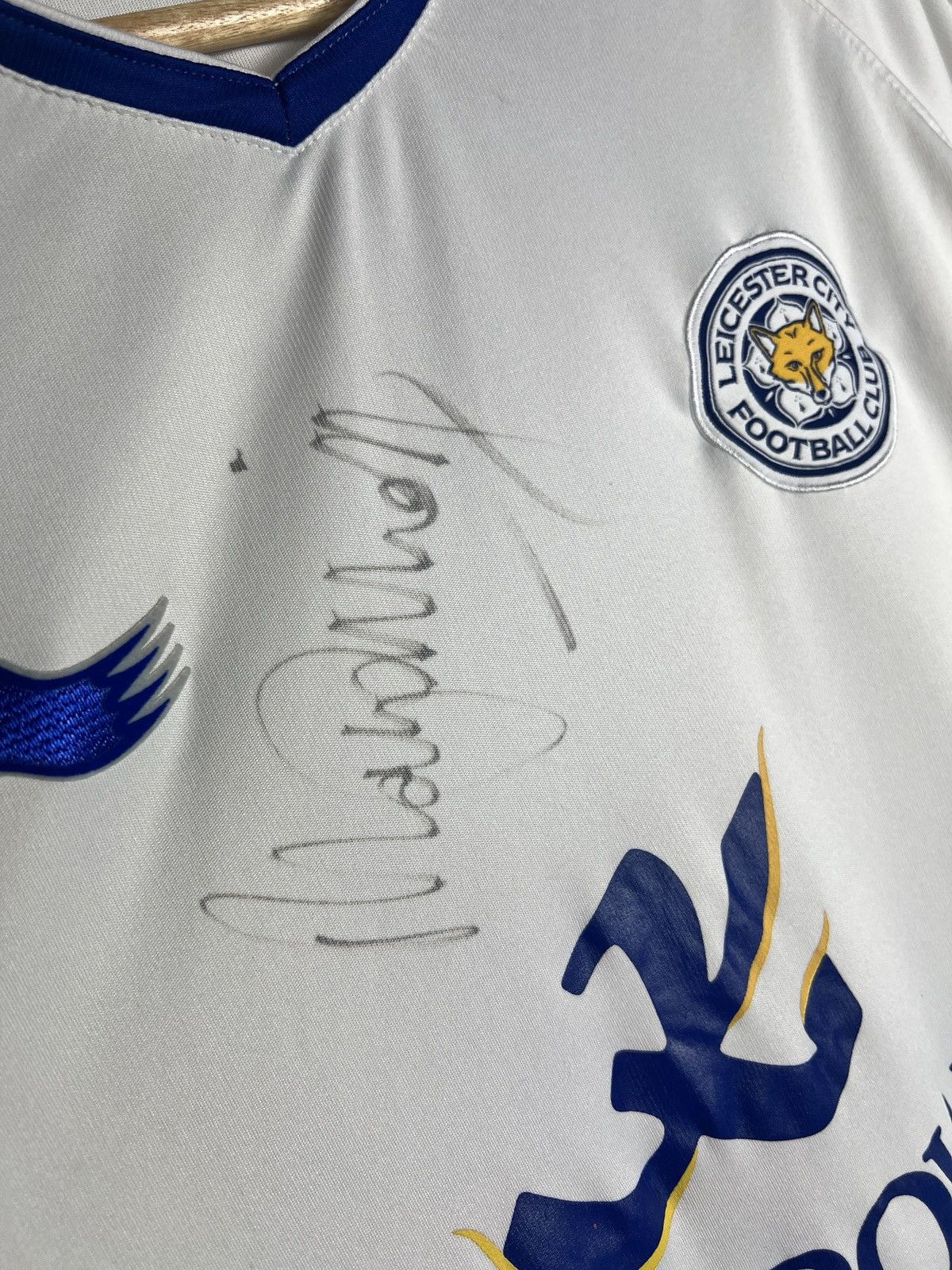 Vintage FC Leicester Signed 2011 2012 Away Burda Soccer Jersey Shirt Size US L / EU 52-54 / 3 - 5 Thumbnail