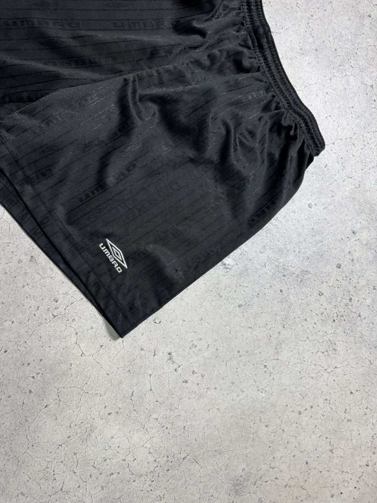 Umbro × Vintage Umbro Vintage 90’s Monogramm Shorts Size M Y2K Size US 32 / EU 48 - 3 Thumbnail
