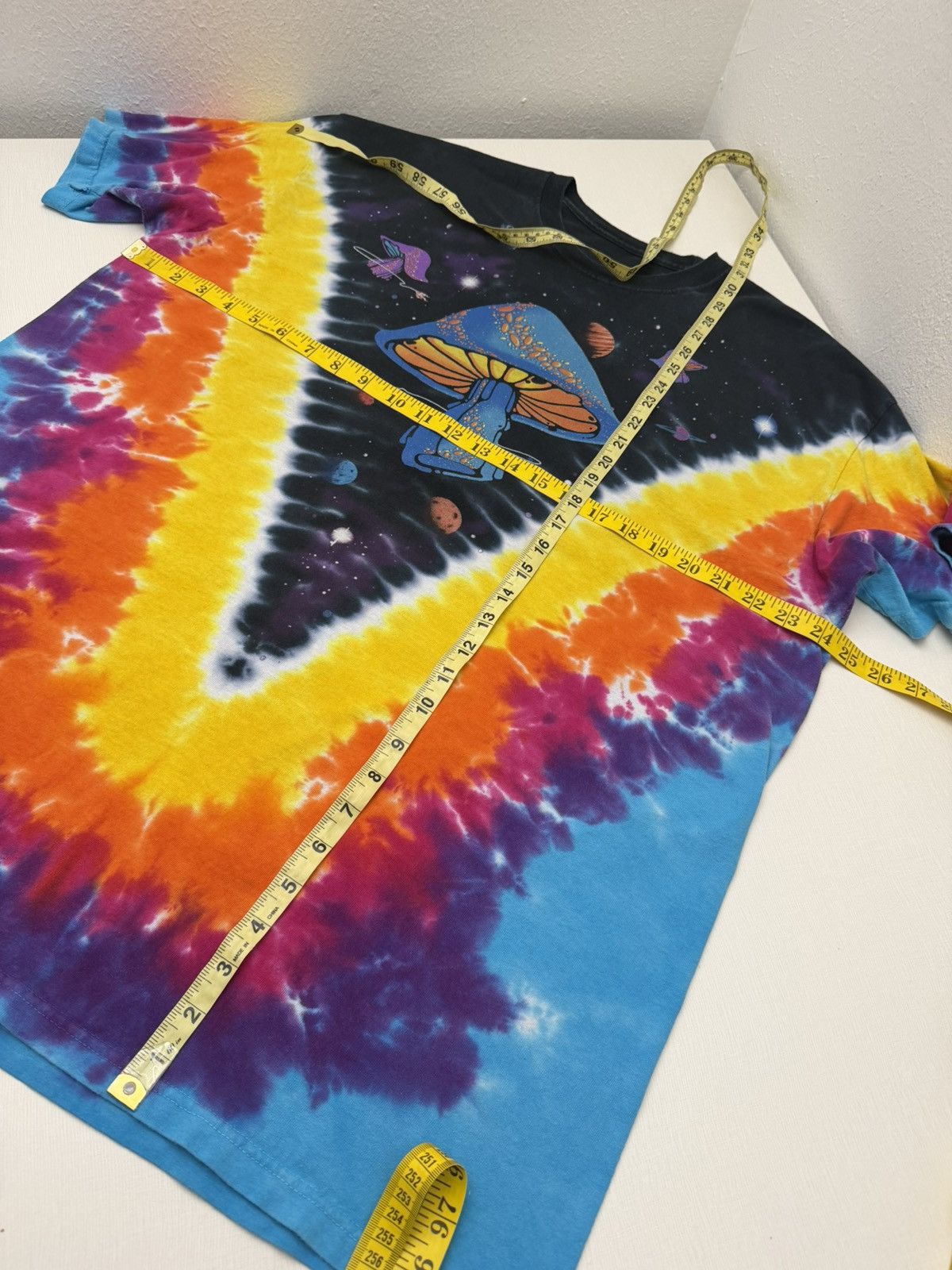 Liquid Blue VTG Liquid Blue Space Shrooms Psychedelic TieDye Tshirt XXL Size US XXL / EU 58 / 5 - 6 Thumbnail