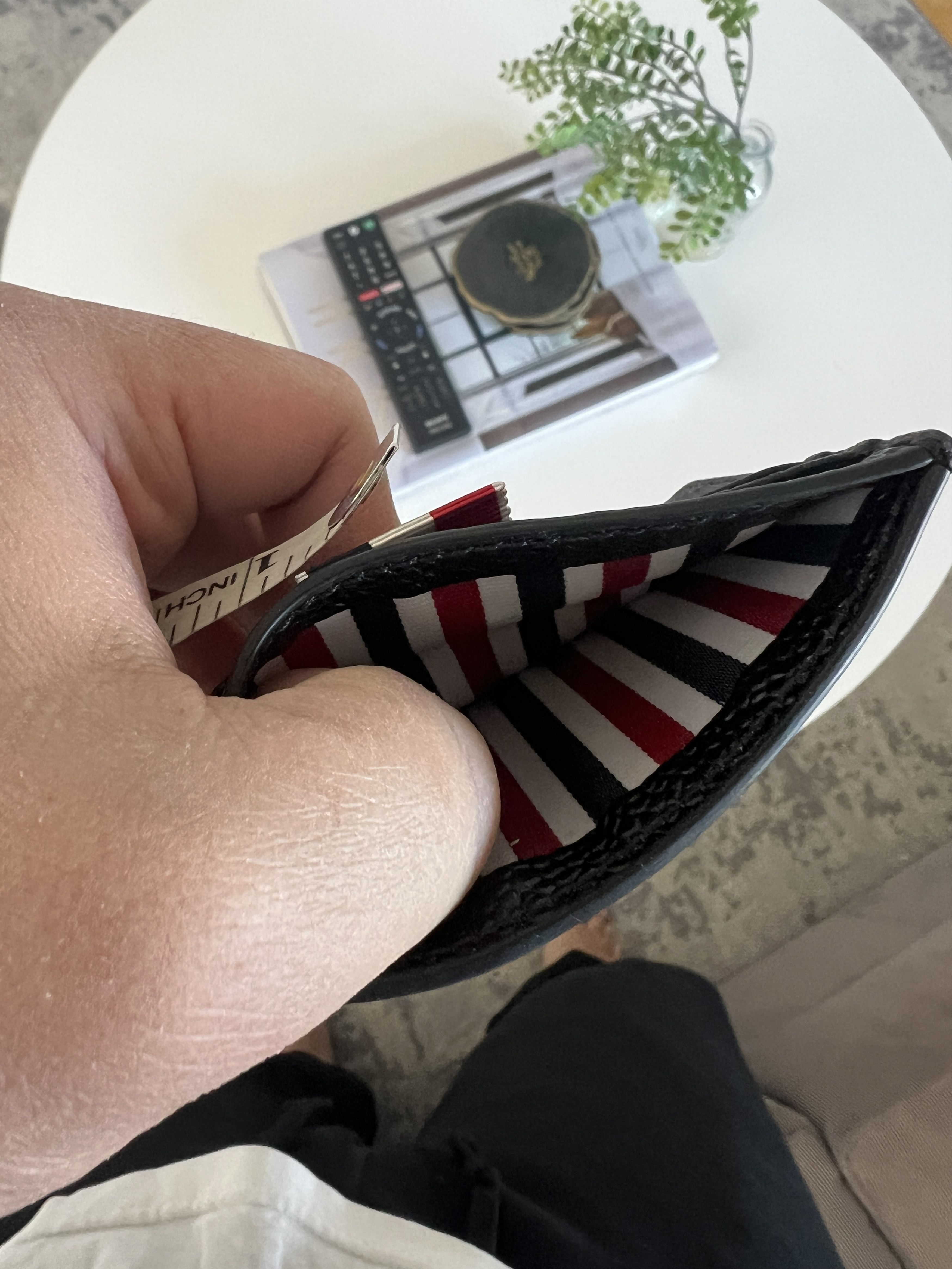 Thom Browne Black Pebble Grain Leather Debossed 4-Bar Single Card Holder Size ONE SIZE - 6 Thumbnail