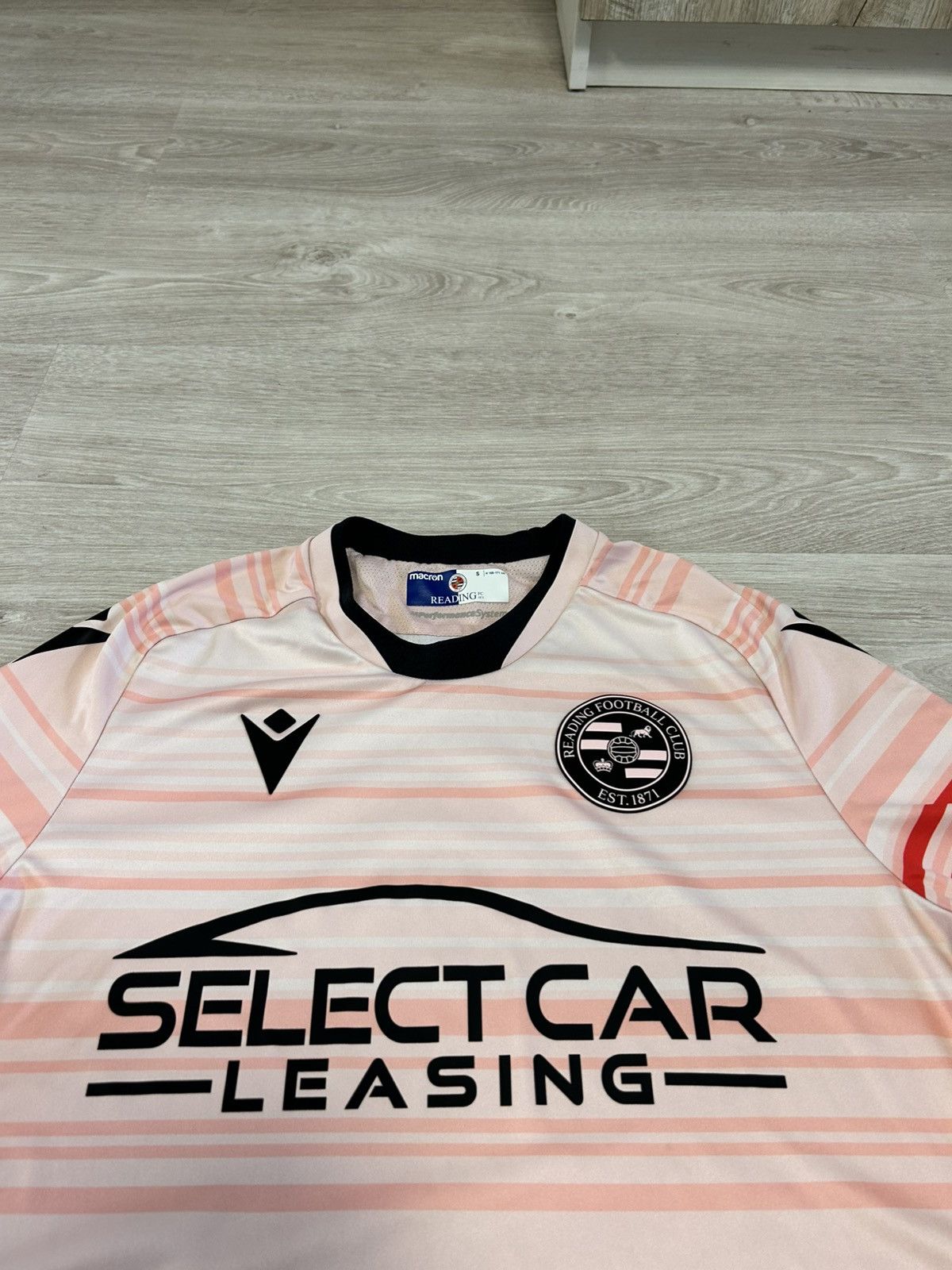 Macron BNWT Reading 2022/2023 England Rare Away Soccer Jersey Size US S / EU 44-46 / 1 - 2 Thumbnail