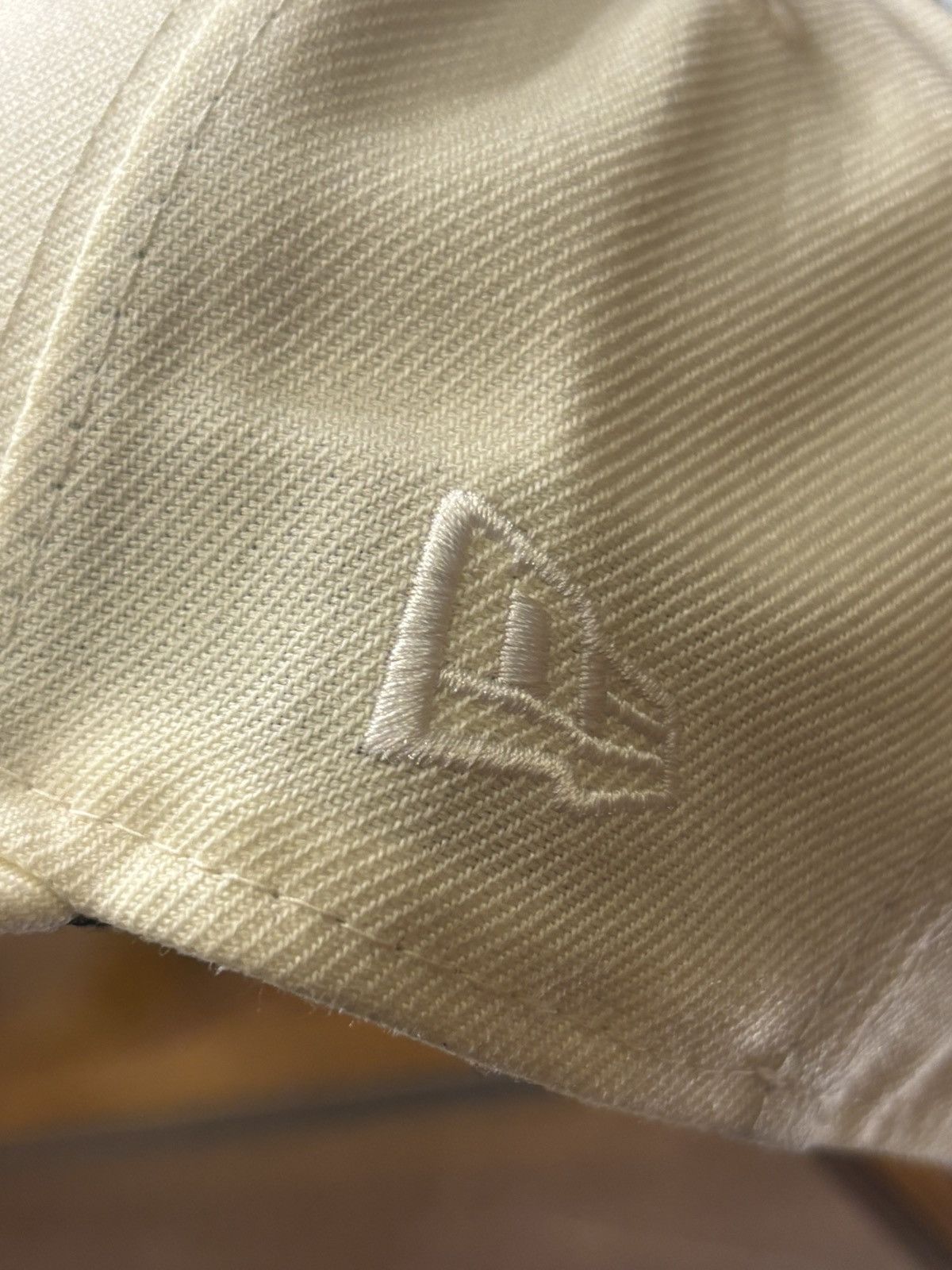 New Era × Supreme Supreme New Era World Famous Hat White Size ONE SIZE - 2 Thumbnail