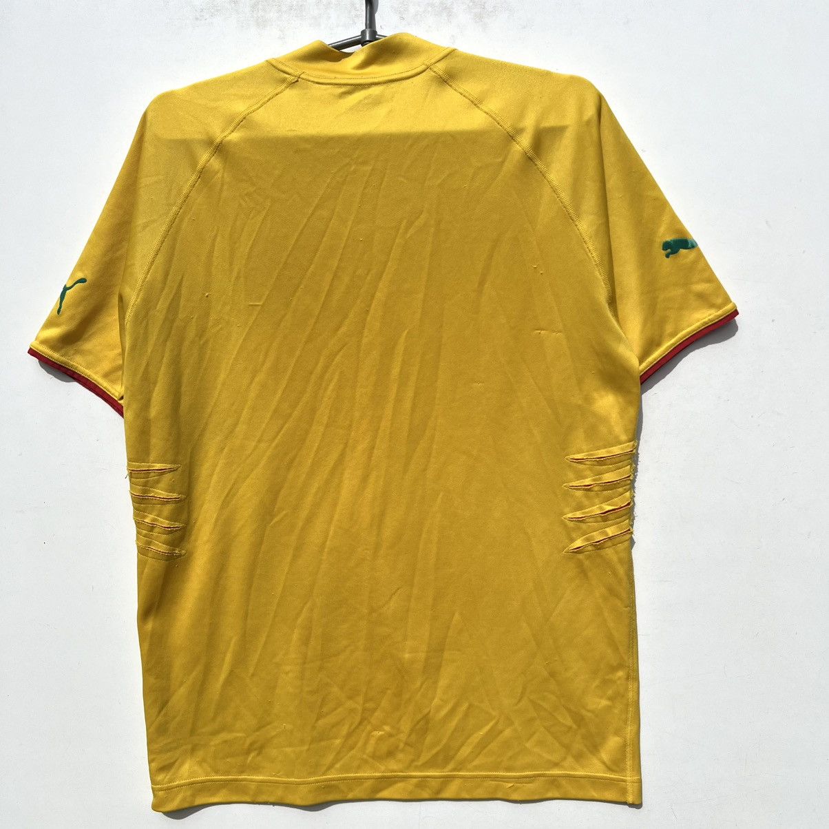 Puma Puma Cameroon 2004 2006 soccer jersey vintage Size US L / EU 52-54 / 3 - 11 Thumbnail