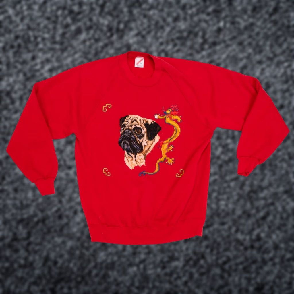 Jerzees VINTAGE Jerzees Sweatshirt Women XL Red Crew Neck Pug Dragon Embroidered Fleece 90s Vintage Dog USA Figurative Art Cozy Pullover Size XL / US 12-14 / IT 48-50 - 1 Thumbnail
