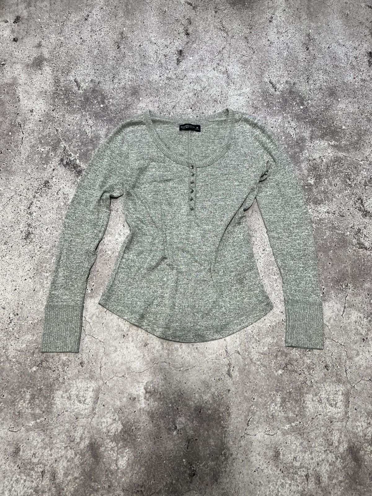 Abercrombie & Fitch y2k abercrombie & fitch 2000’s grey long sleeve henley top Size M / US 6-8 / IT 42-44 - 1 Thumbnail