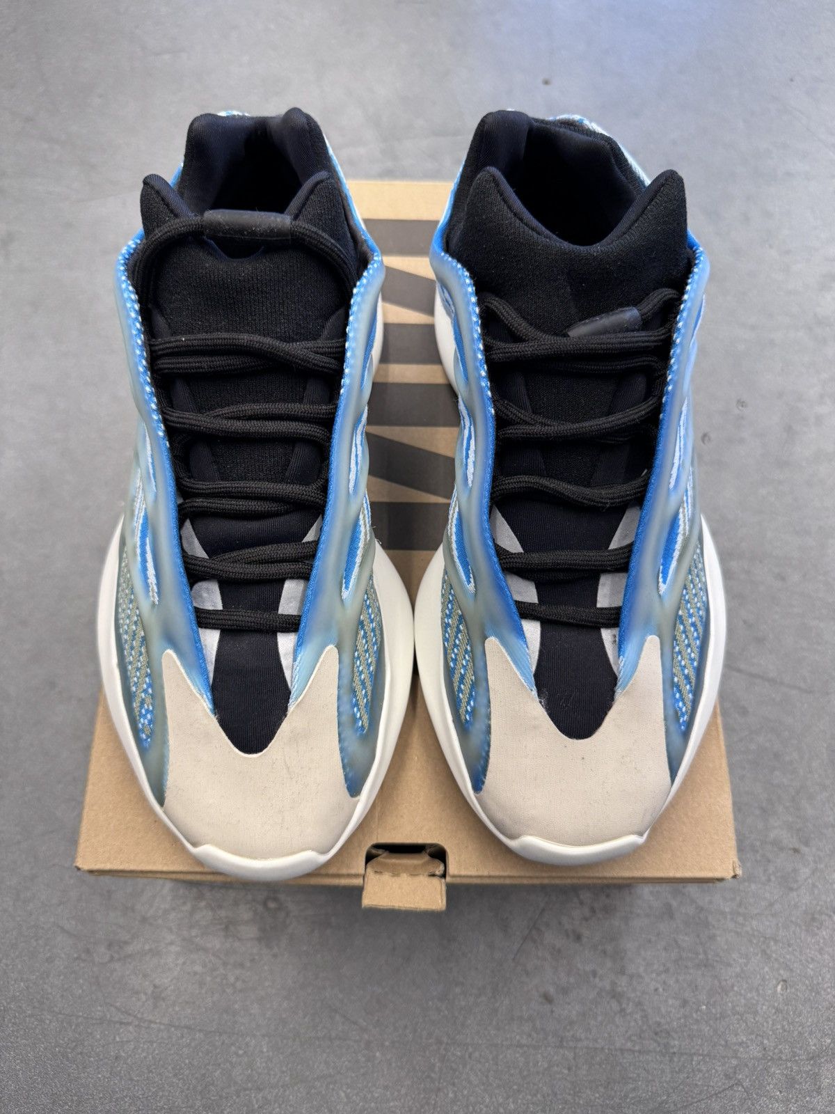 Yeezy 2020 Adidas Yeezy 700 V3 Arzareth Size US 8 / EU 41 - 5 Thumbnail
