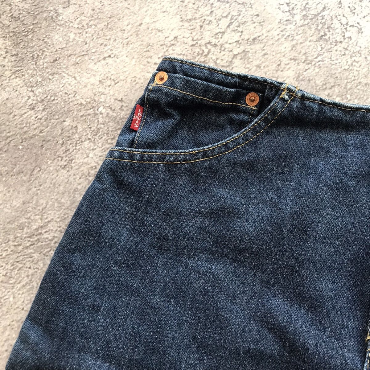 Vintage Vintage Levis Y2K Midi Skirt Thrashed Dark Wash Punk Boxy 27 Size 27" / US 4 / IT 40 - 2 Thumbnail