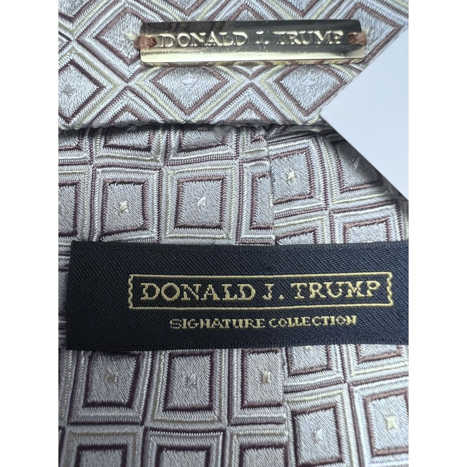 Donald Trump DONALD J. TRUMP MEN'S TIE BEIGE/GEOMETRIC WIDTH 3.7/8" LENGT Size ONE SIZE - 4 Thumbnail