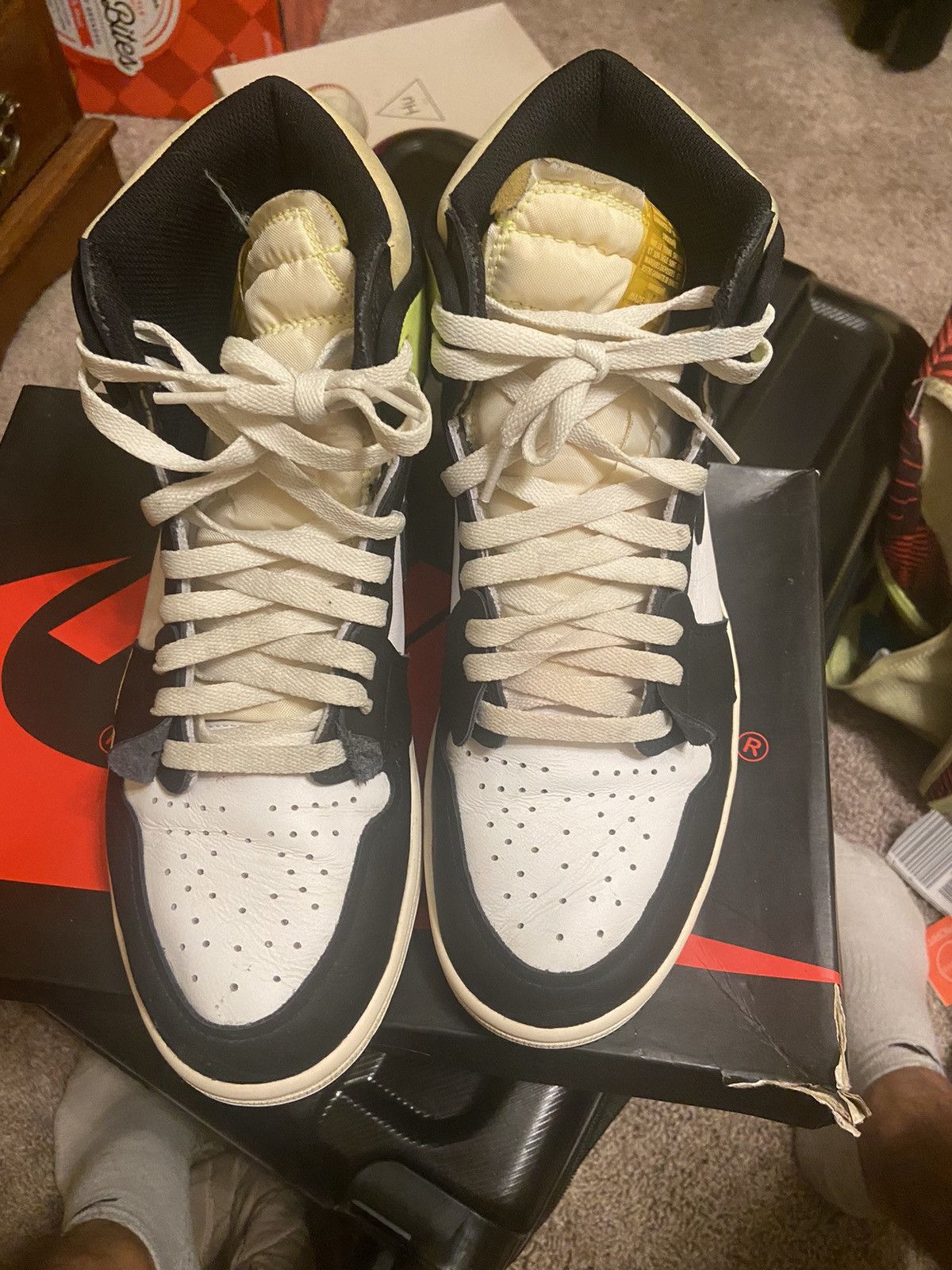 Jordan Brand × Nike Jordan 1 High ‘Volt’ Size US 11 / EU 44 - 3 Thumbnail