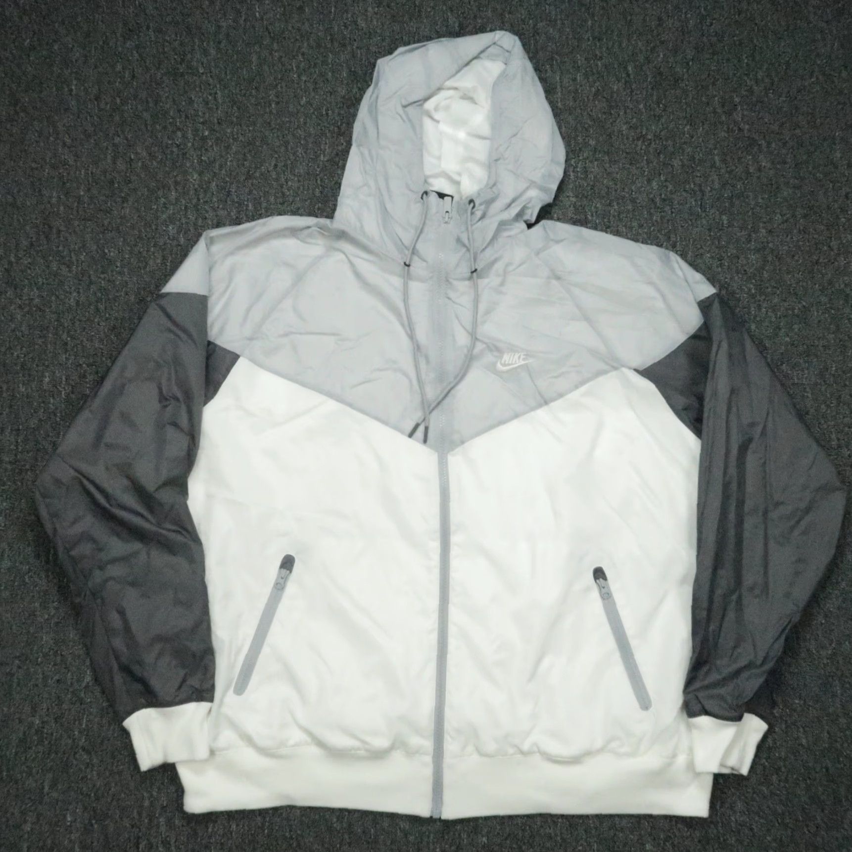 Nike Nike Jacket Men XL Grey White Windrunner Windbreaker Sportswear Hooded Zip Pockets Lightweight Full Zip Casual Size US XL / EU 56 / 4 - 2 Thumbnail