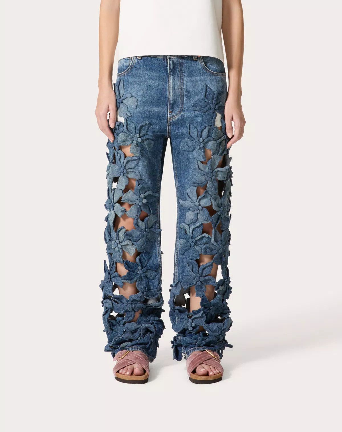 Valentino o1s1wg110625 Embroidered Denim Trousers in Medium Blue Size 26" / US 2 / IT 38 - 4 Thumbnail
