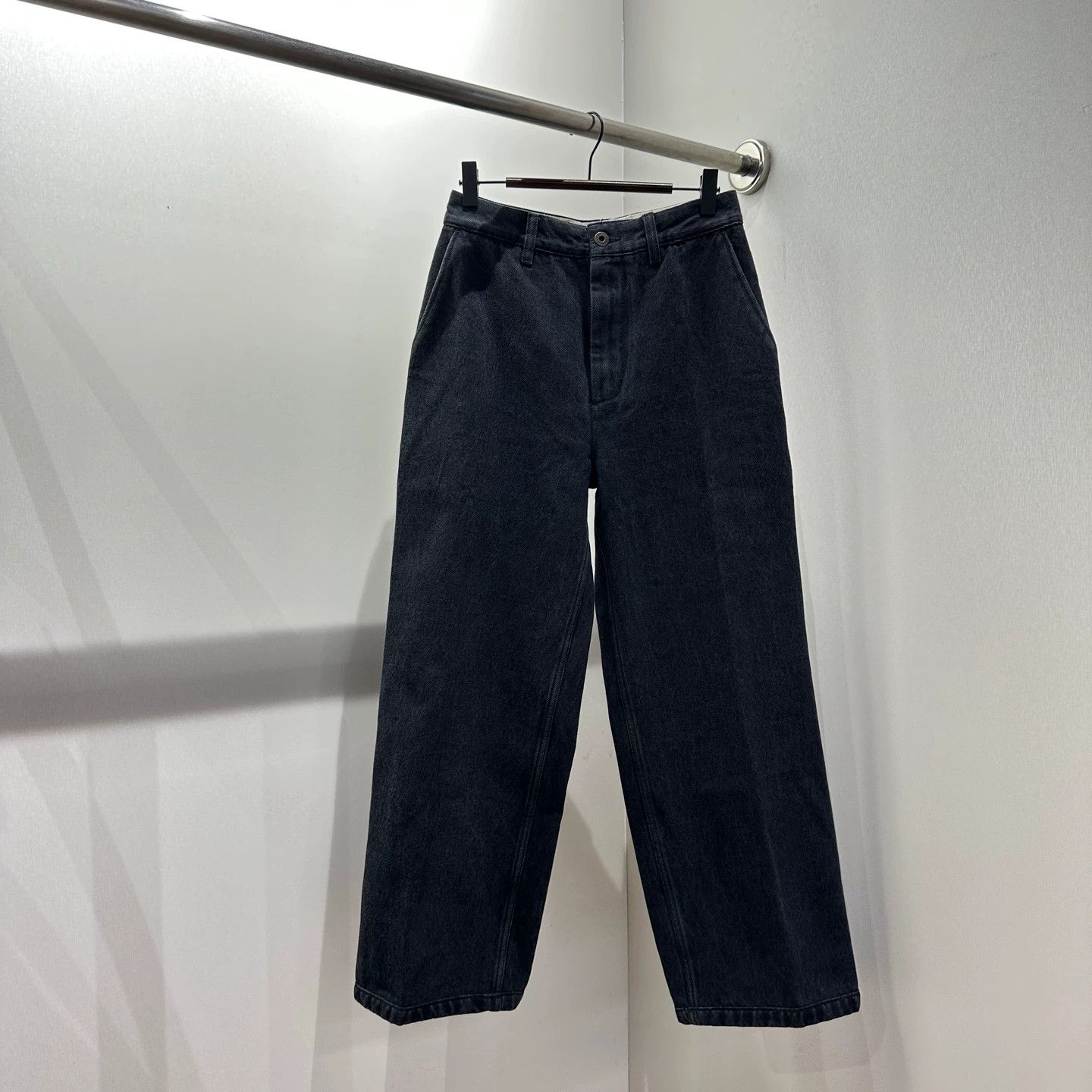 Loewe Loewe mar258 logo tag mini flower embroidered jeans Size 24" / US 00 / IT 34 - 2 Thumbnail