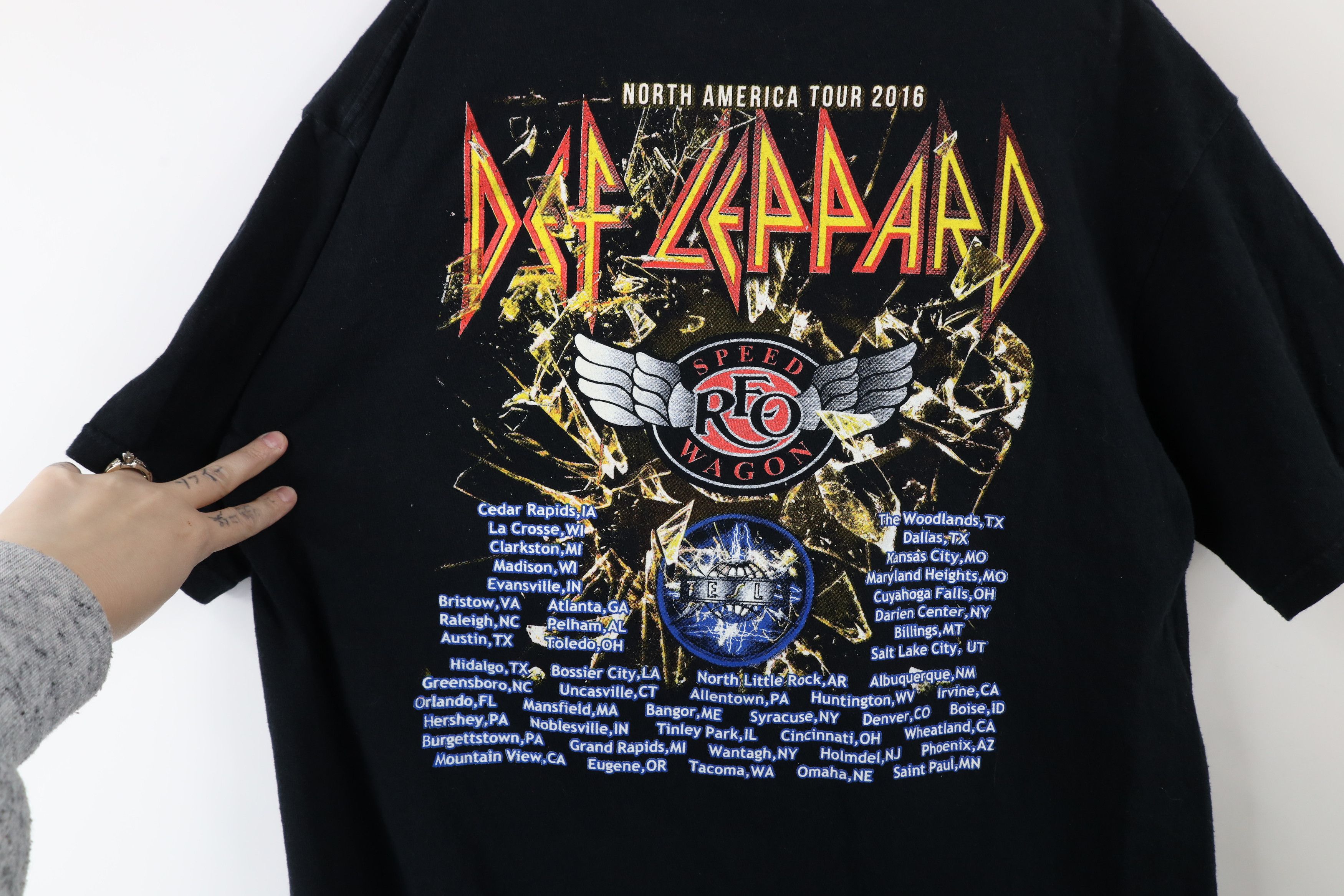 Vintage Vintage Tour Def Leppard REO Speed Wagon Tesla Band Shirt Size US XL / EU 56 / 4 - 7 Thumbnail
