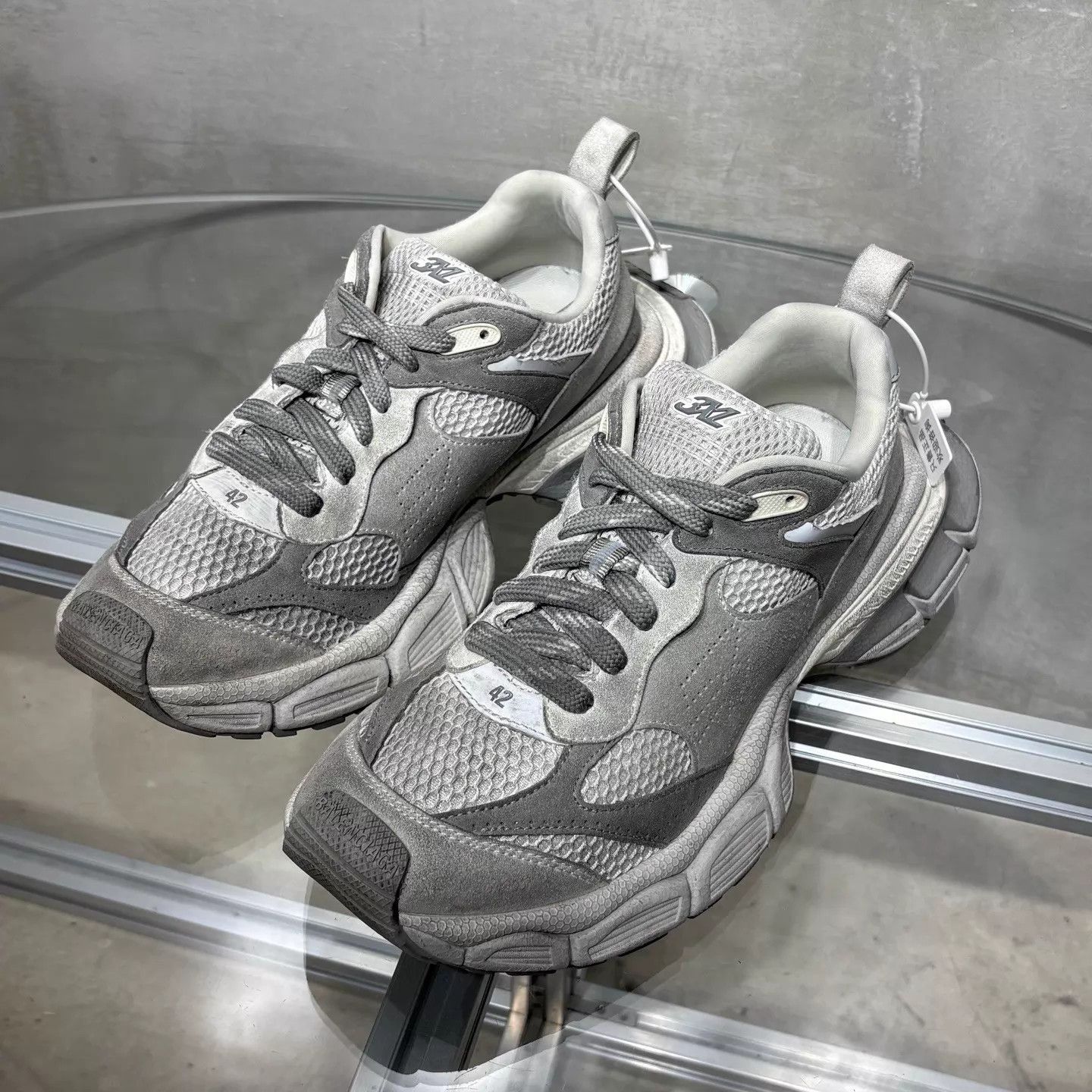 Balenciaga Balenciaga Gray Suede Colorblock Dad Shoe 42 YH28797 Size US 9 / EU 42 - 2 Thumbnail
