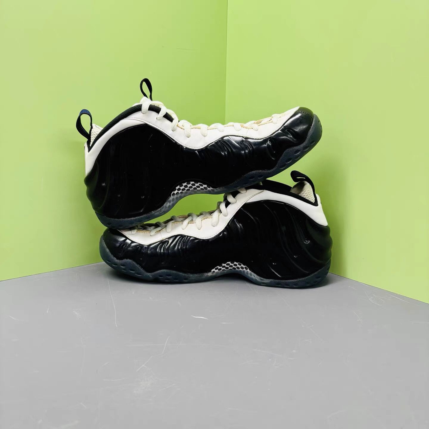 Nike Nike Air Foamposite One Black & White K15 Size US 12.5 / EU 45-46 - 5 Thumbnail