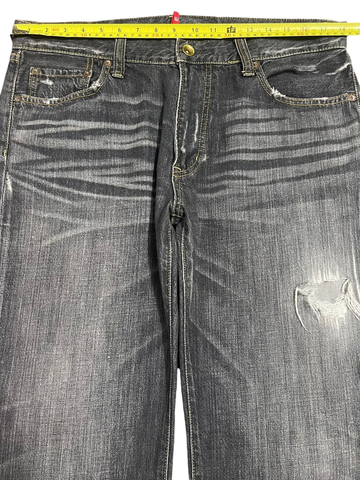 Uniqlo Vintage Japanese Uniqlo Faded Wash Style Loose Jeans Size US 36 / EU 52 - 11 Thumbnail