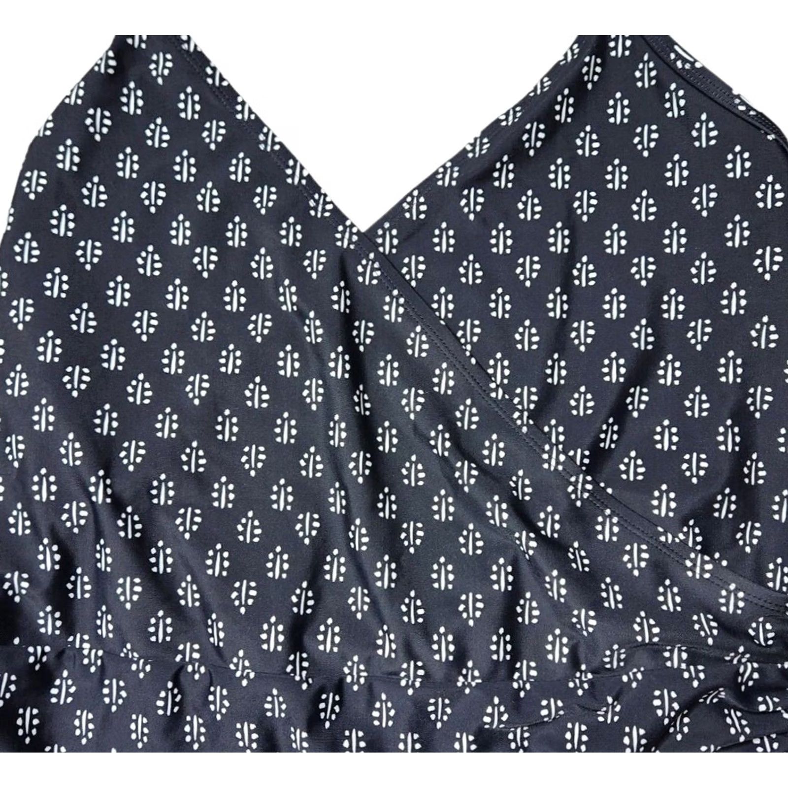Old Navy Old Navy One Piece Swimsuit Womens 2XL Black Ruched Bathing Suit Geometric Nylon Blend XXL Size XXL / US 16-18 / IT 52-54 - 3 Thumbnail