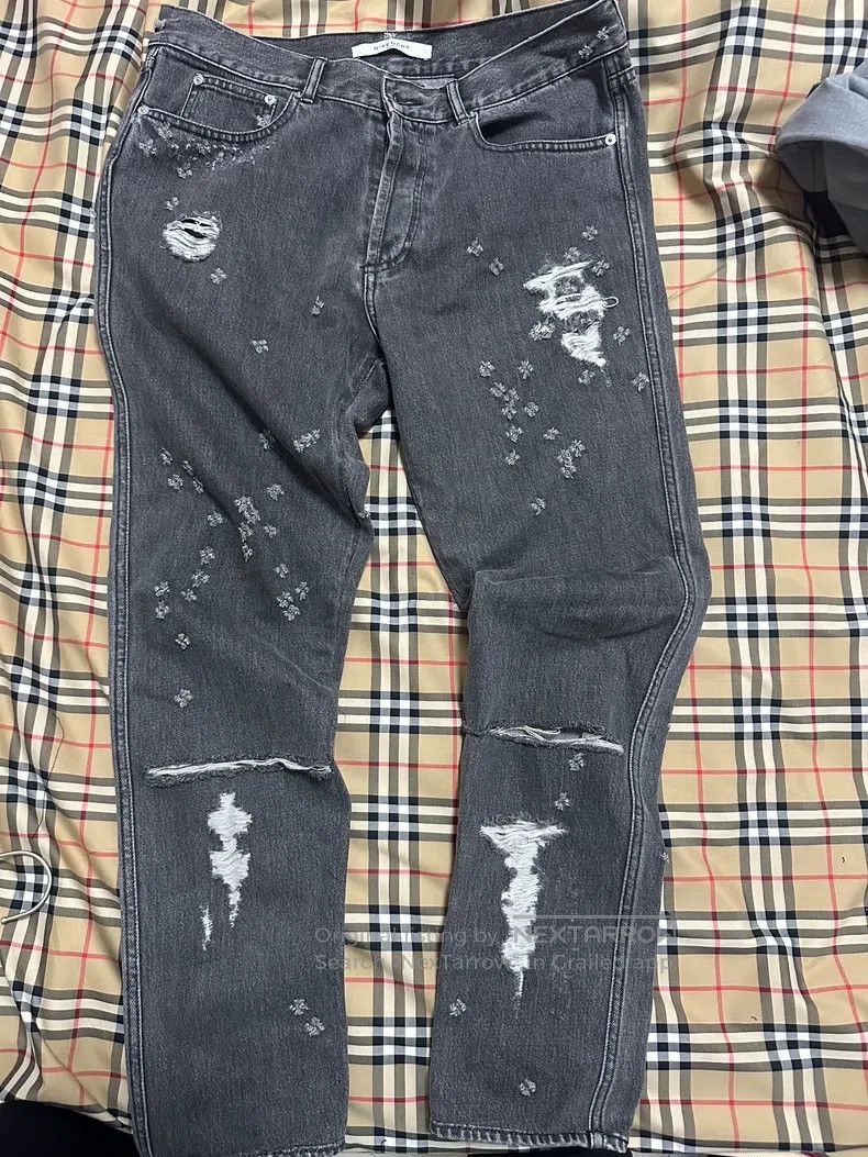 Givenchy Givenchy Ripped and aged jeans Size US 33 - 1 Thumbnail