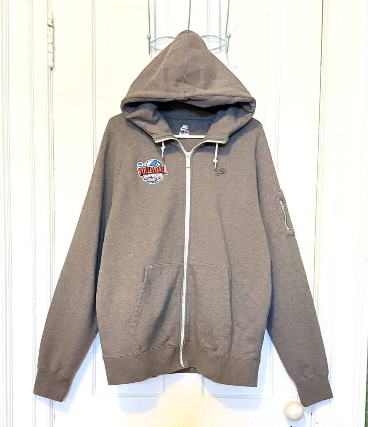 Nike Nike NCAA 2012 DIVISION 1 VOLLEYBALL CHAMPIONSHIP HOODIE XL Size US XL / EU 56 / 4 - 3 Thumbnail