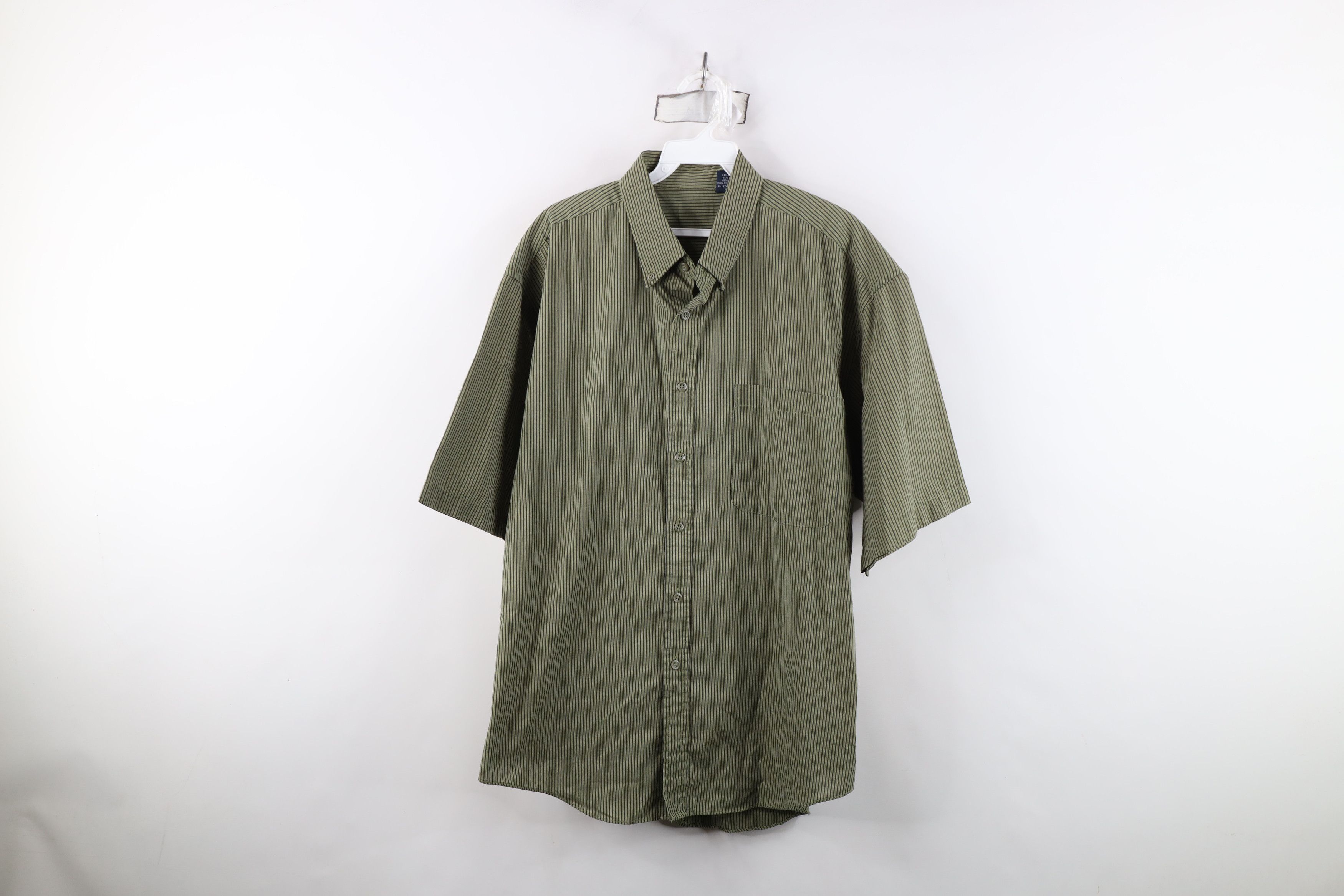 Vintage Vintage 90s Streetwear Fit Short Sleeve Button Down Shirt Size US L / EU 52-54 / 3 - 1 Thumbnail