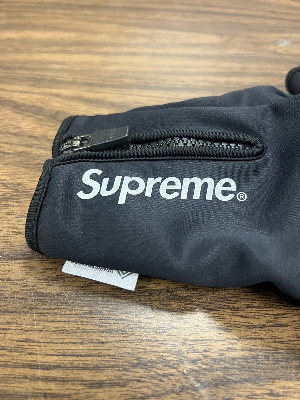 Streetwear × Supreme Supreme Windstopper Zip Gloves medium